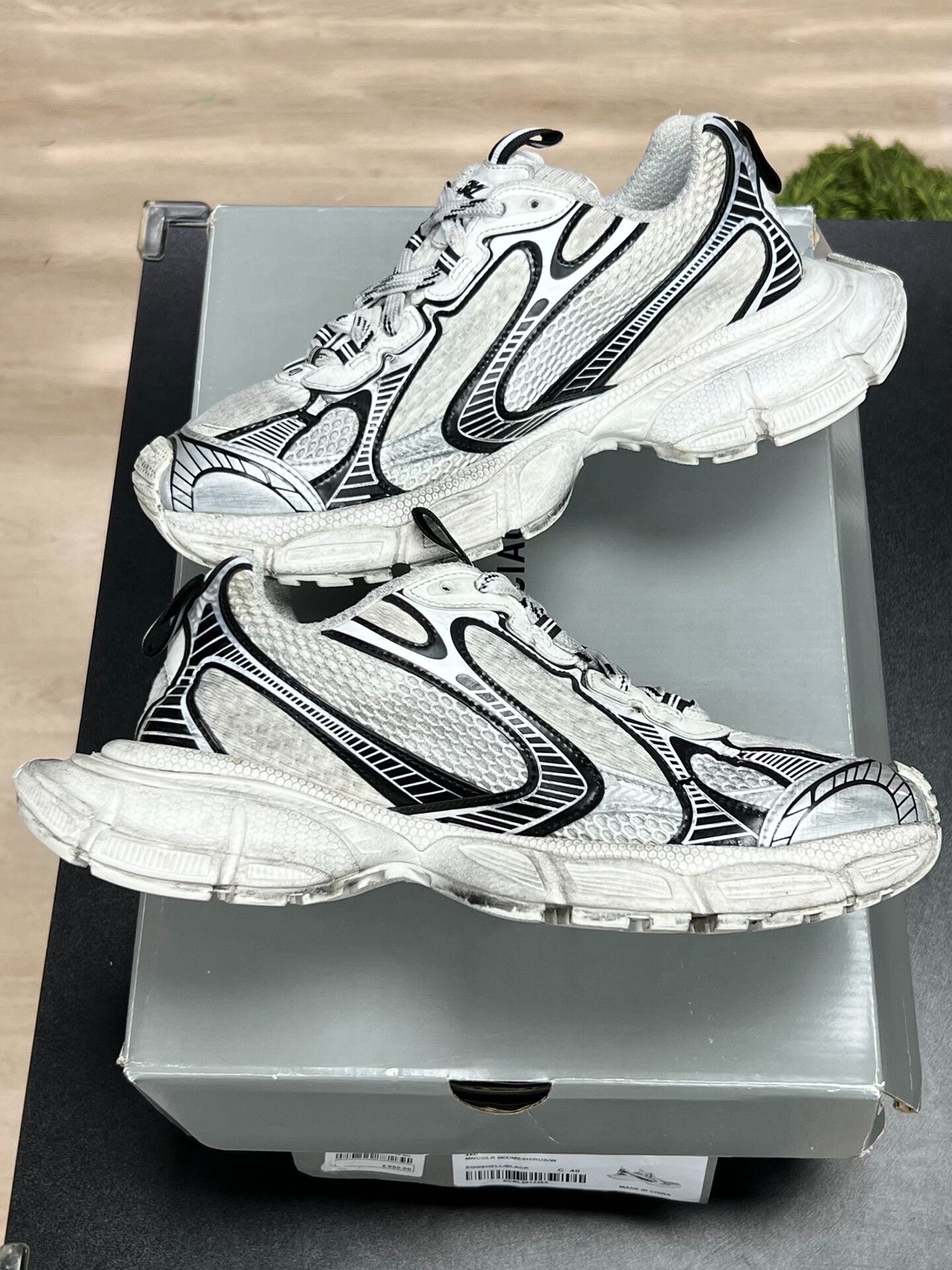 Balenciaga Balenciaga White Lowtop Sneakers 7 Men Size US 7 / EU 40 - 6 Thumbnail
