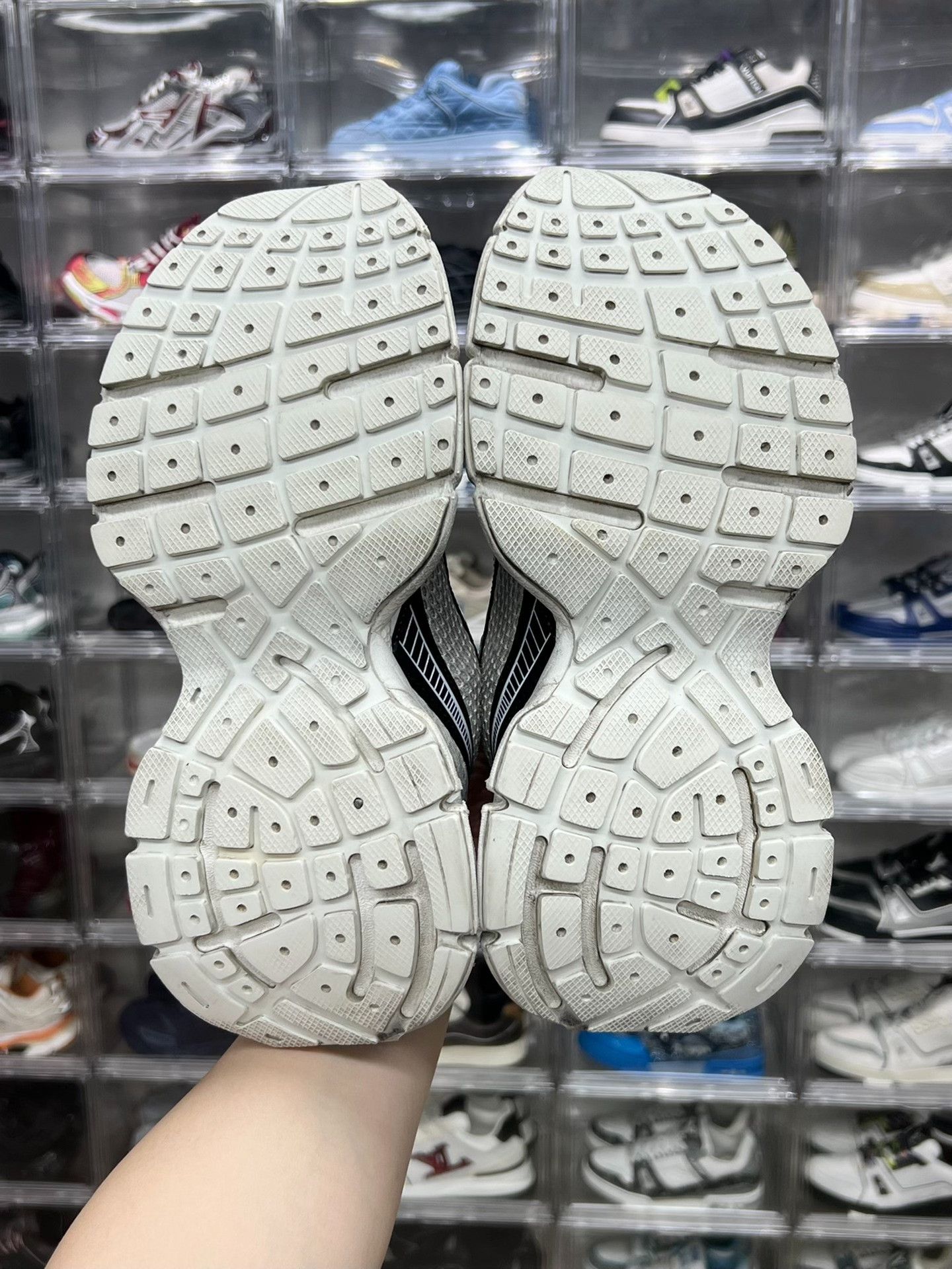 Balenciaga Balenciaga White Lowtop Sneakers 7 Men Size US 7 / EU 40 - 8 Thumbnail