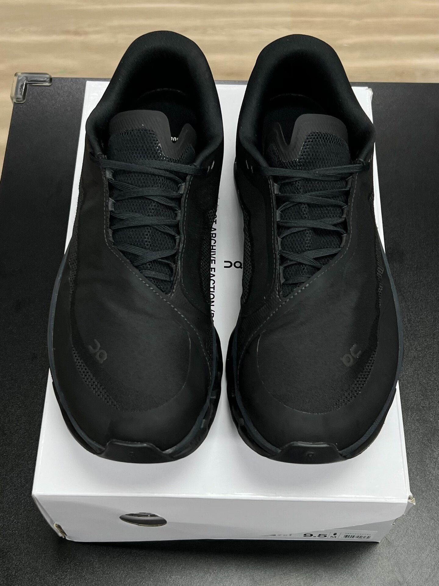 On On Lowtop Sneakers 10 Men Size US 10 / EU 43 - 3 Thumbnail