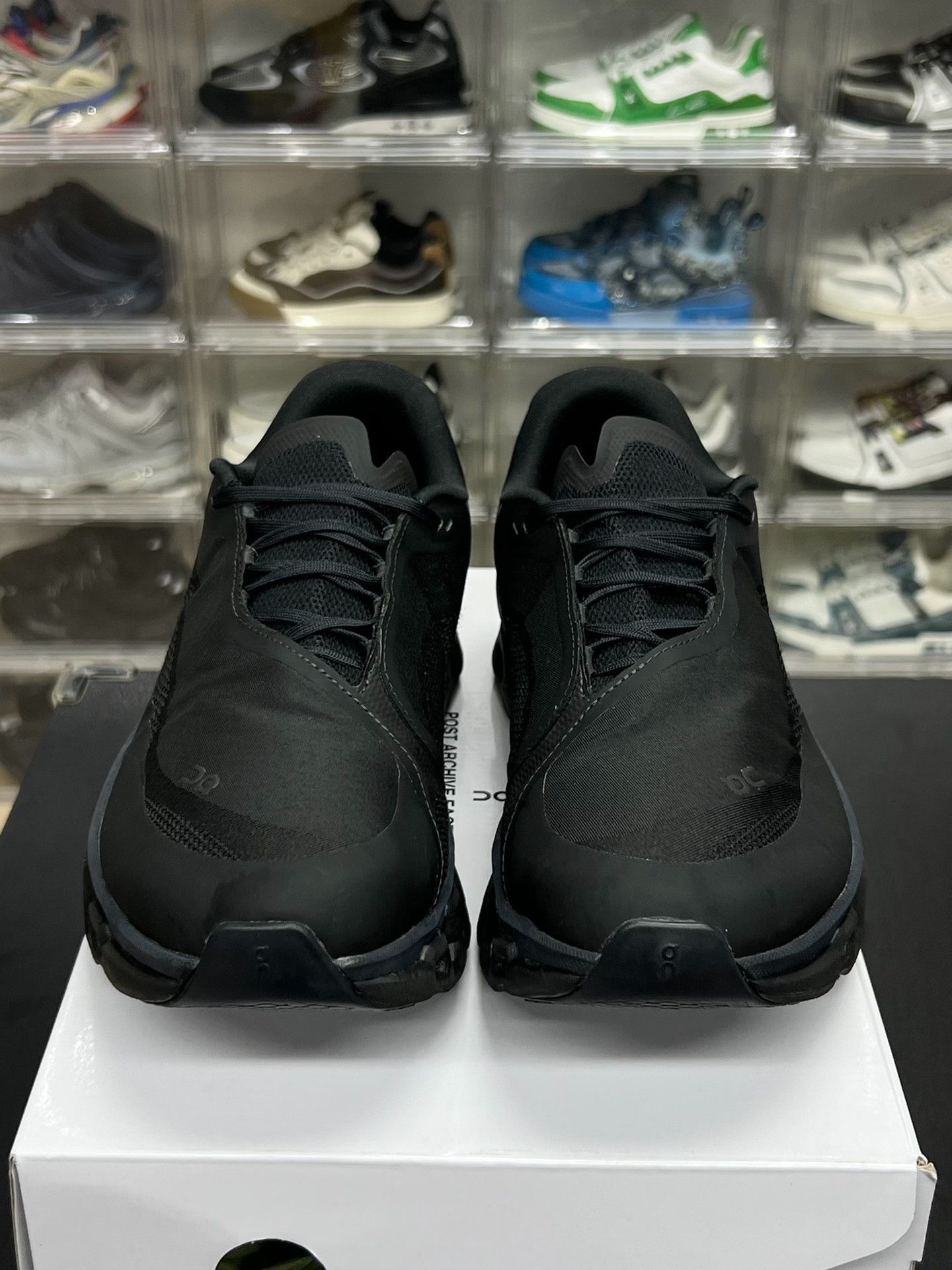 On On Lowtop Sneakers 10 Men Size US 10 / EU 43 - 2 Thumbnail