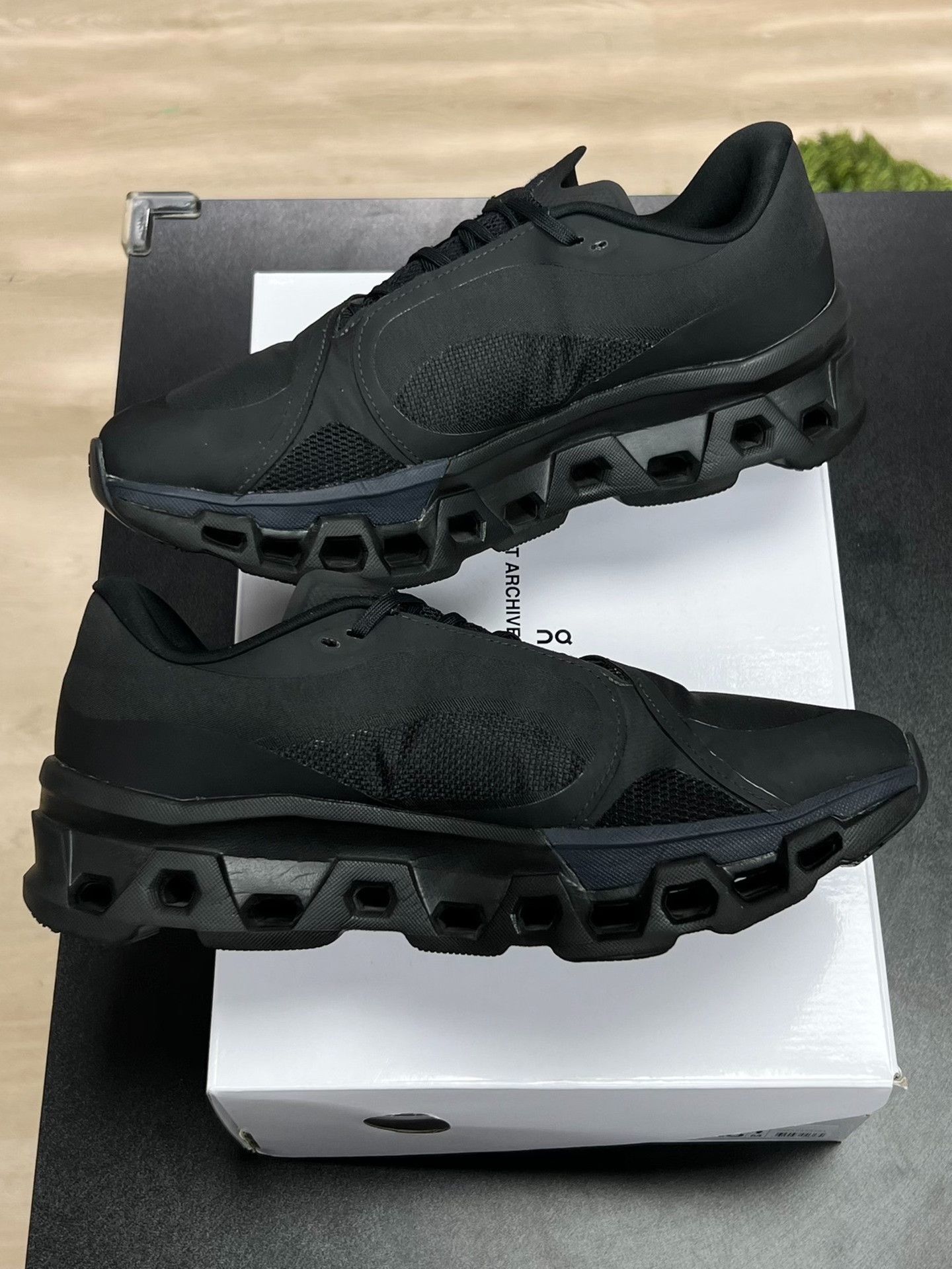 On On Lowtop Sneakers 10 Men Size US 10 / EU 43 - 6 Thumbnail