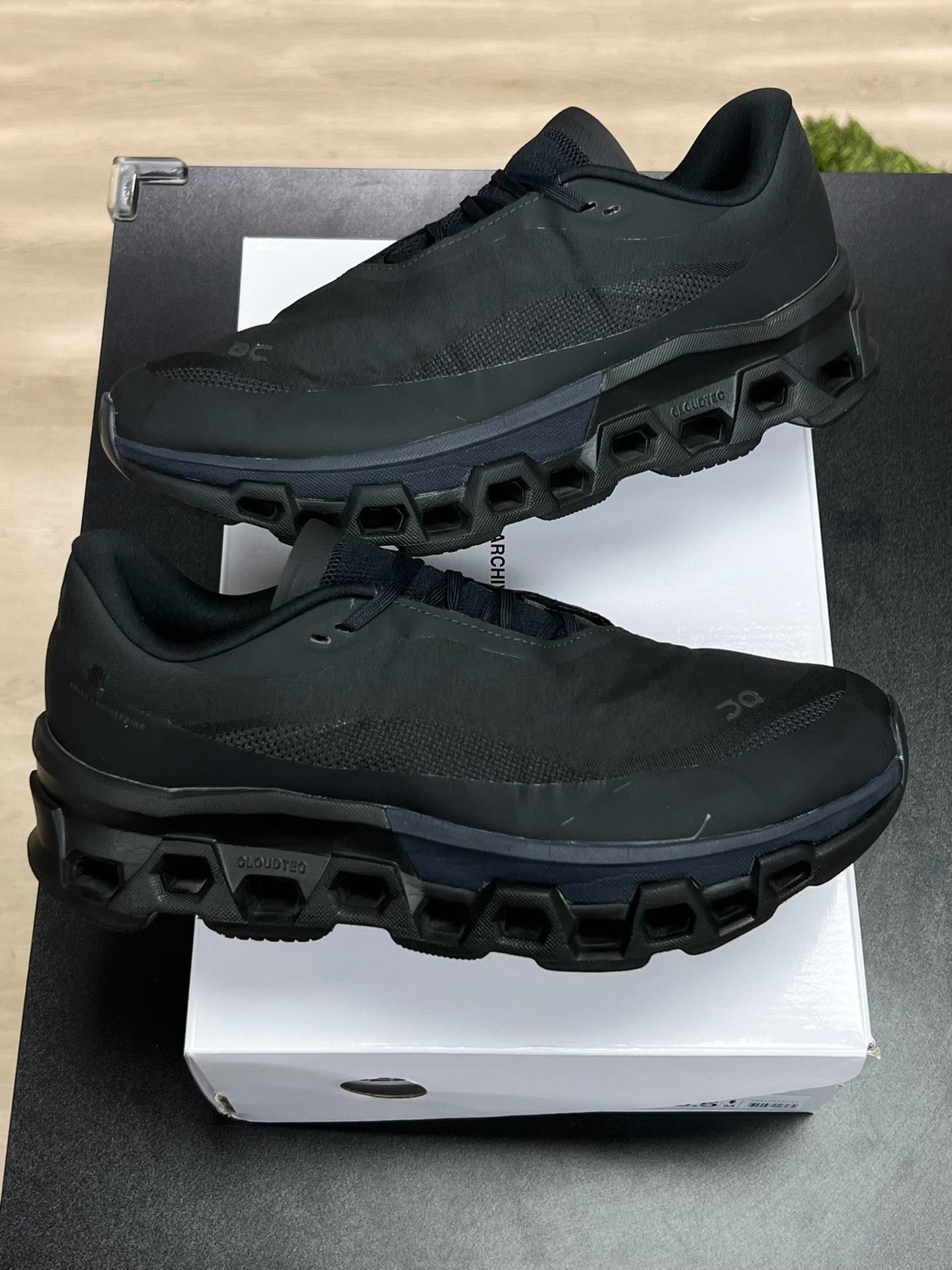 On On Lowtop Sneakers 10 Men Size US 10 / EU 43 - 5 Thumbnail
