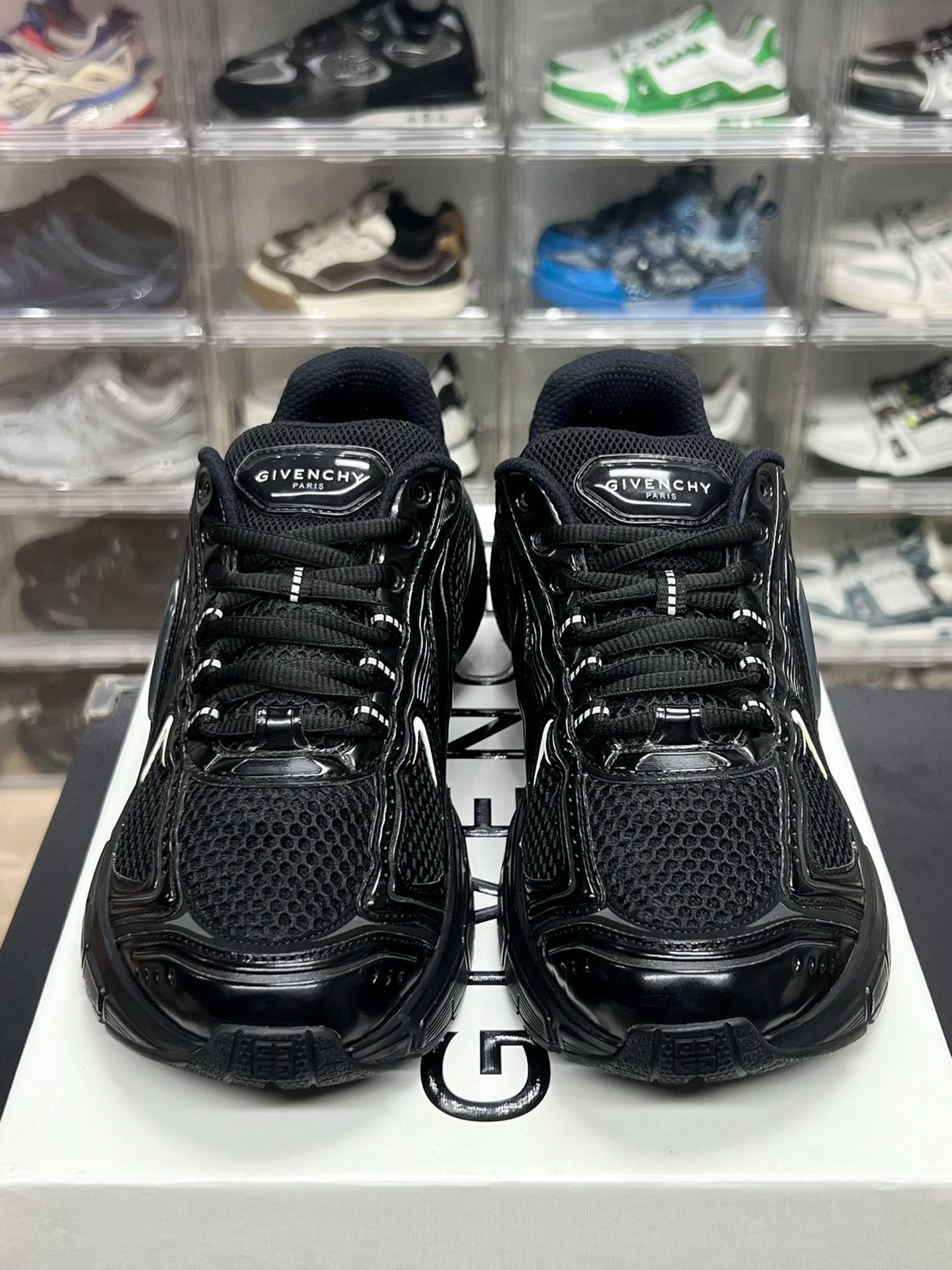 Givenchy Givenchy Running Black Lowtop Sneakers 7 Men Size US 7 / EU 40 - 2 Thumbnail