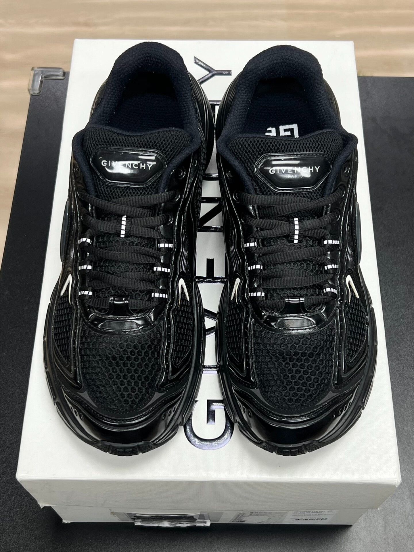 Givenchy Givenchy Running Black Lowtop Sneakers 7 Men Size US 7 / EU 40 - 3 Thumbnail
