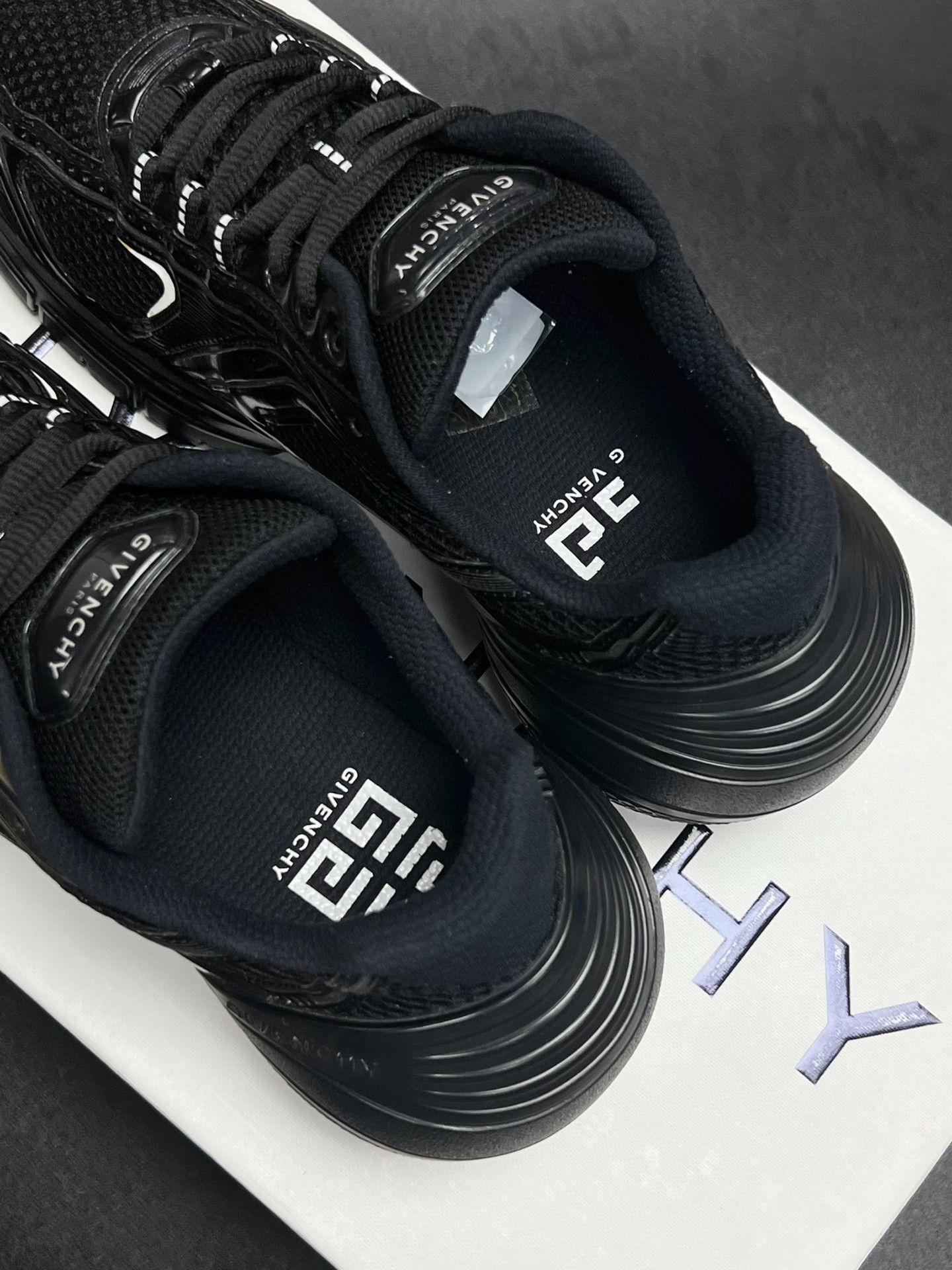 Givenchy Givenchy Running Black Lowtop Sneakers 7 Men Size US 7 / EU 40 - 4 Thumbnail