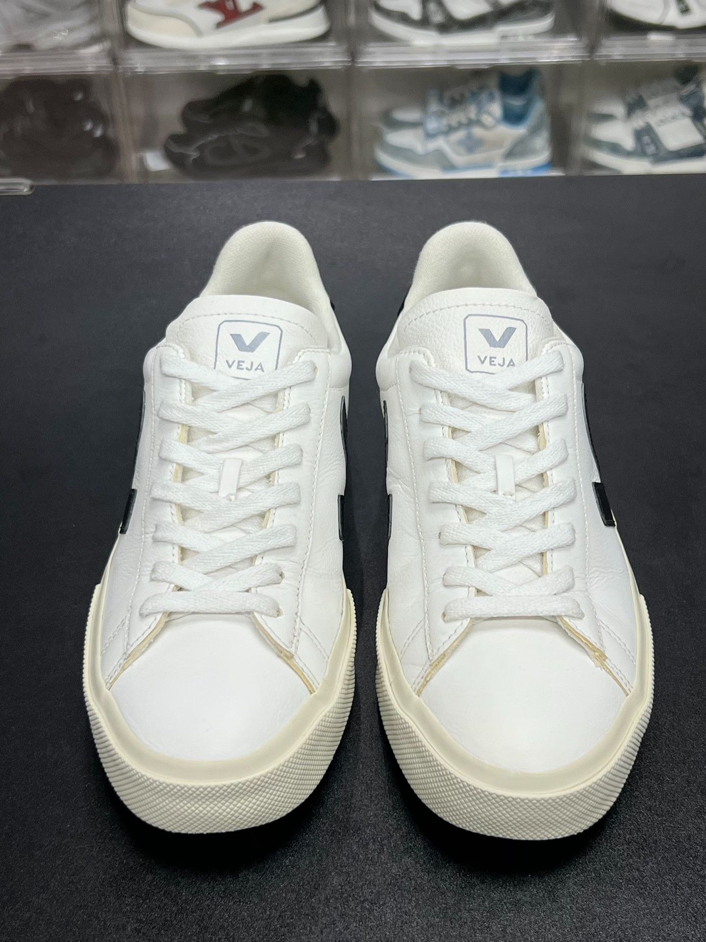Veja Veja Leather Black Lowtop Sneakers 6 Men Size US 6 / EU 39 - 2 Thumbnail