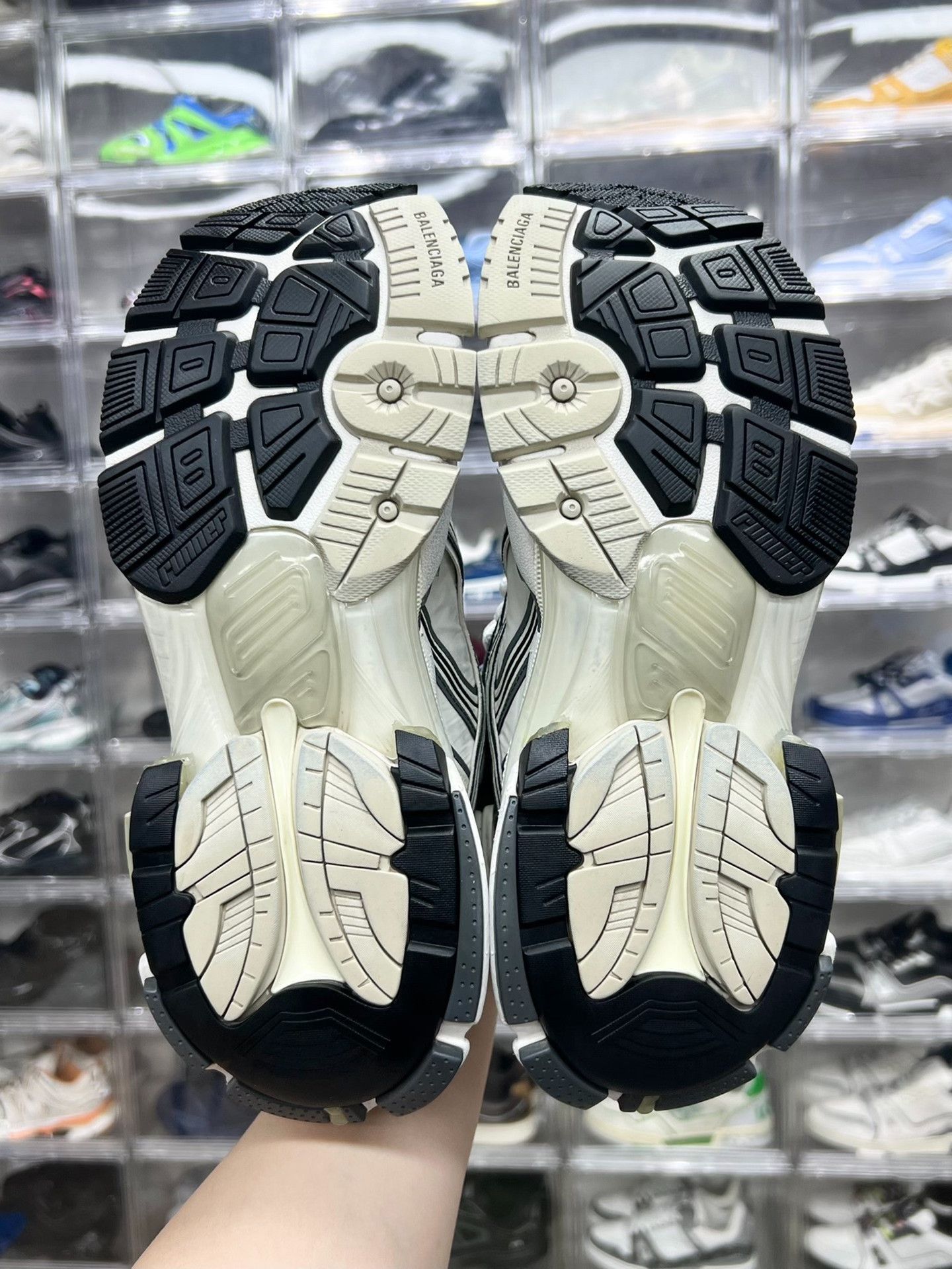 Balenciaga Balenciaga Running White Lowtop Sneakers 8 Men Size US 8 / EU 41 - 8 Thumbnail