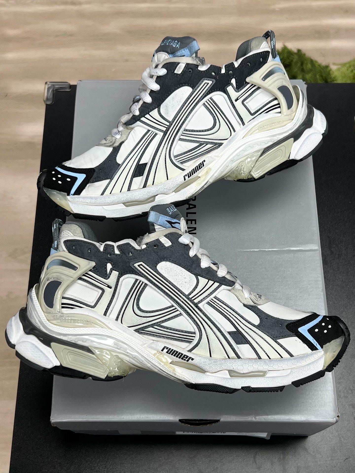 Balenciaga Balenciaga Running White Lowtop Sneakers 8 Men Size US 8 / EU 41 - 5 Thumbnail