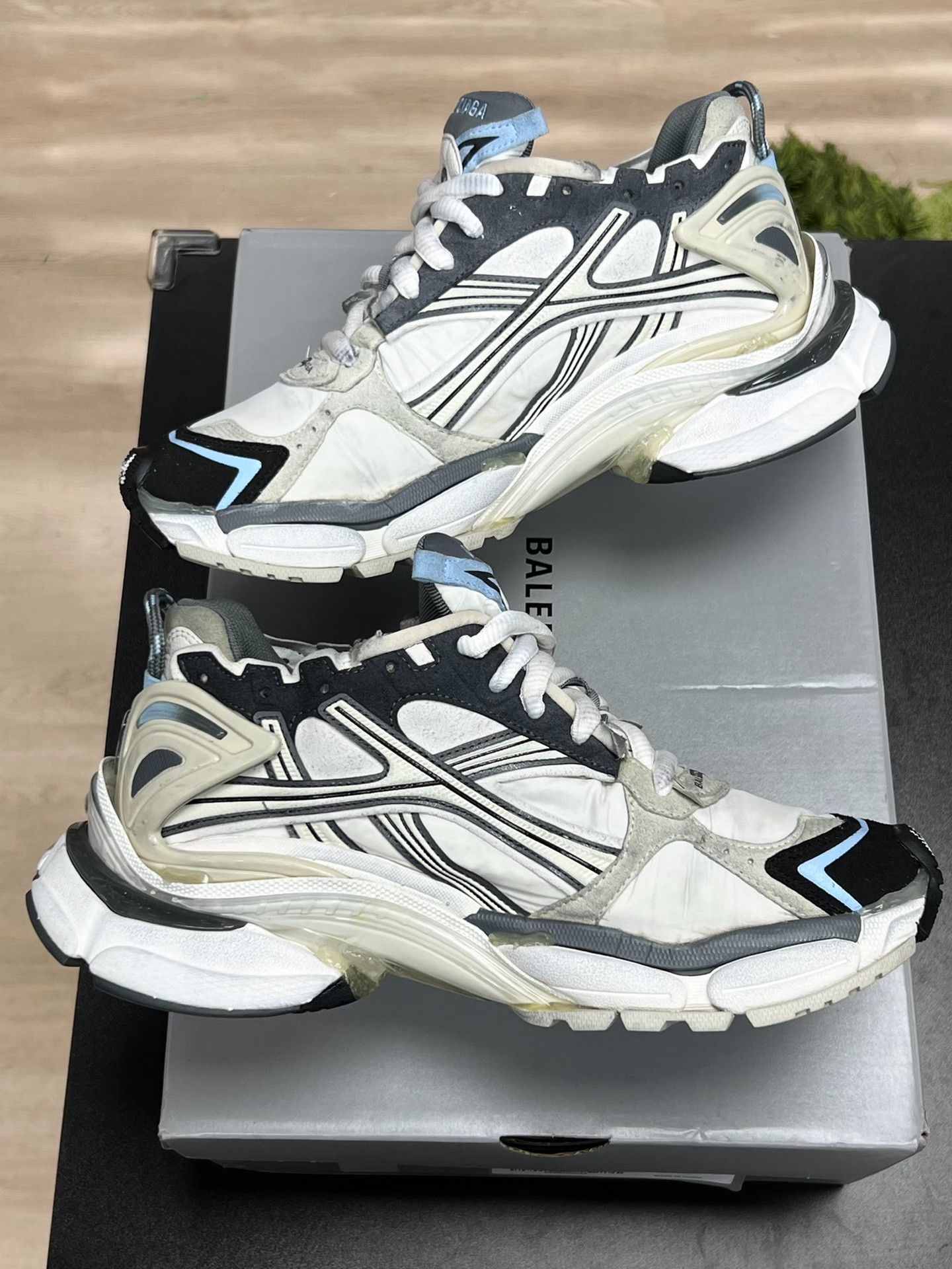 Balenciaga Balenciaga Running White Lowtop Sneakers 8 Men Size US 8 / EU 41 - 6 Thumbnail