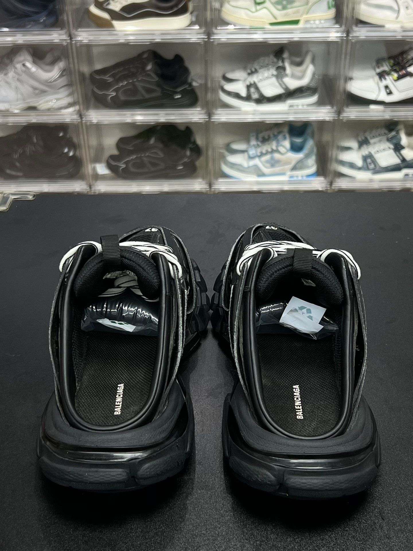 Balenciaga Balenciaga Black Lowtop Sneakers us_7 Women Size US 7 / IT 37 - 7 Thumbnail