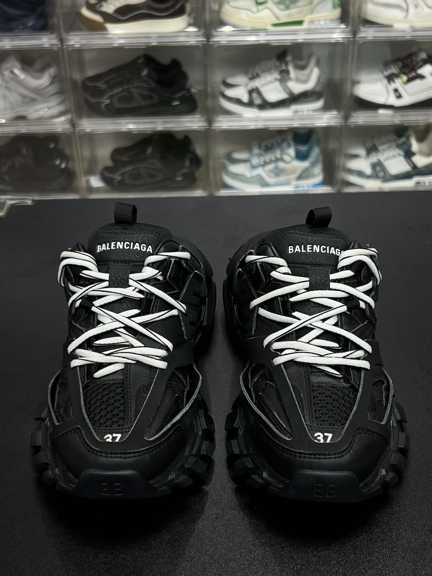 Balenciaga Balenciaga Black Lowtop Sneakers us_7 Women Size US 7 / IT 37 - 2 Thumbnail
