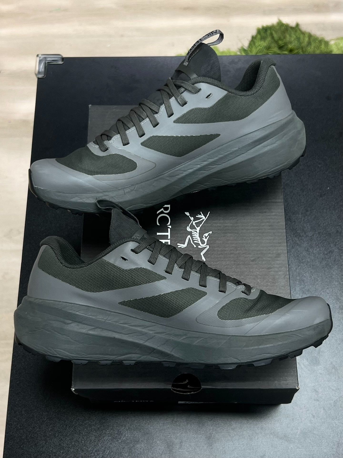 Arc'teryx Arc'teryx Gray Lowtop Sneakers 9 Men Size US 9 / EU 42 - 6 Thumbnail
