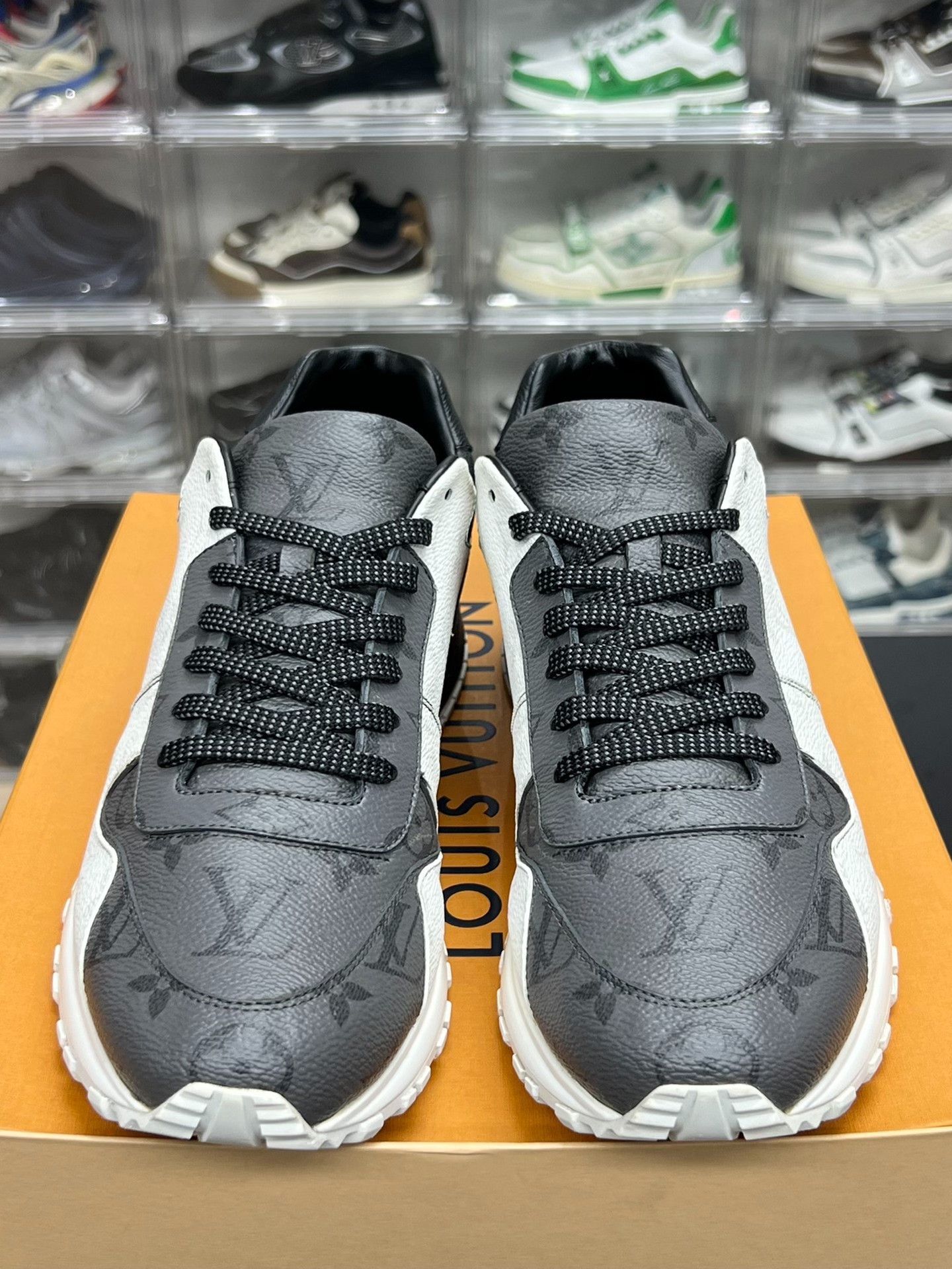 Louis Vuitton Louis Vuitton White Lowtop Sneakers 9 Men Size US 9 / EU 42 - 2 Thumbnail