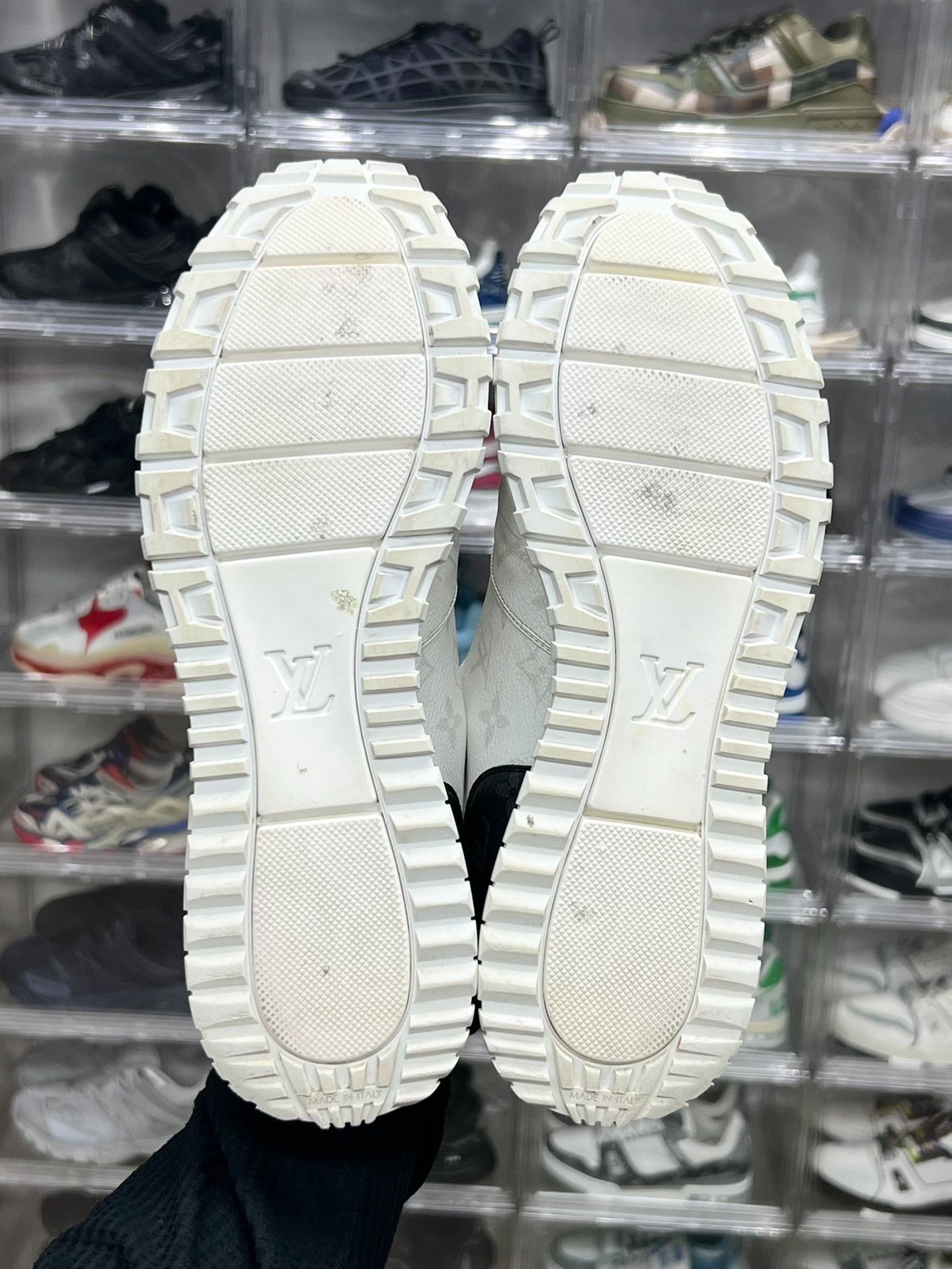 Louis Vuitton Louis Vuitton White Lowtop Sneakers 9 Men Size US 9 / EU 42 - 8 Thumbnail