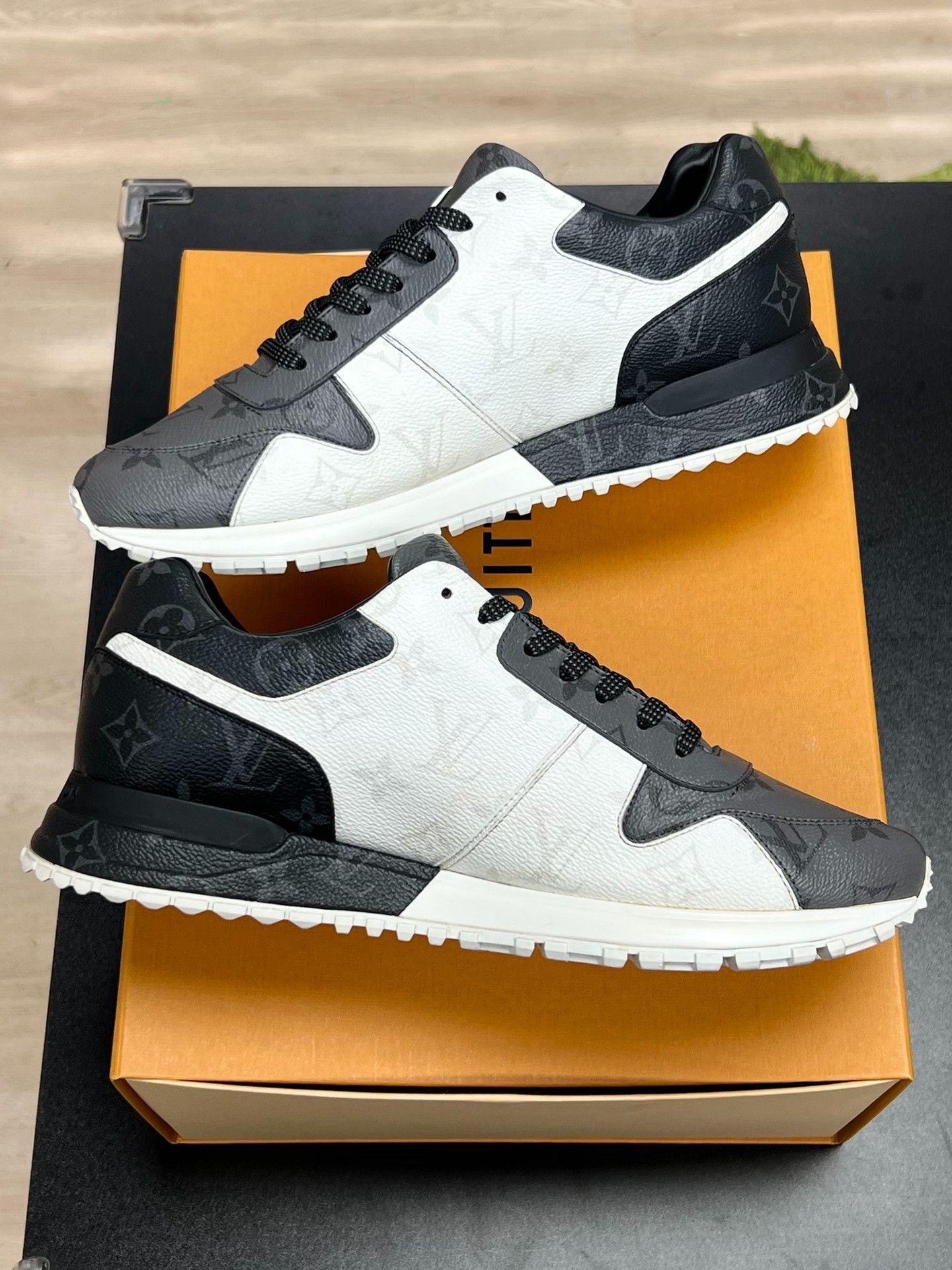 Louis Vuitton Louis Vuitton White Lowtop Sneakers 9 Men Size US 9 / EU 42 - 6 Thumbnail