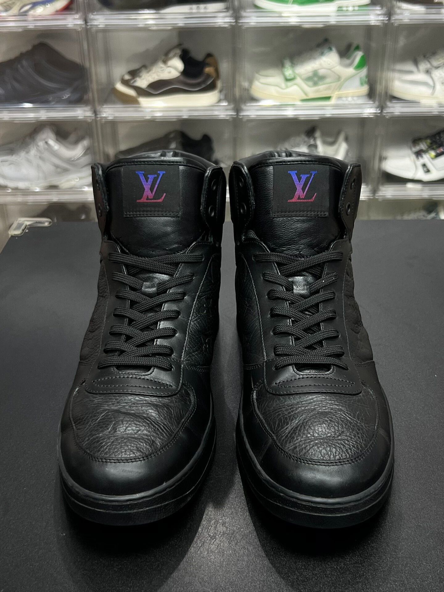 Louis Vuitton Louis Vuitton Black Lowtop Sneakers 9 Men Size US 9 / EU 42 - 2 Thumbnail