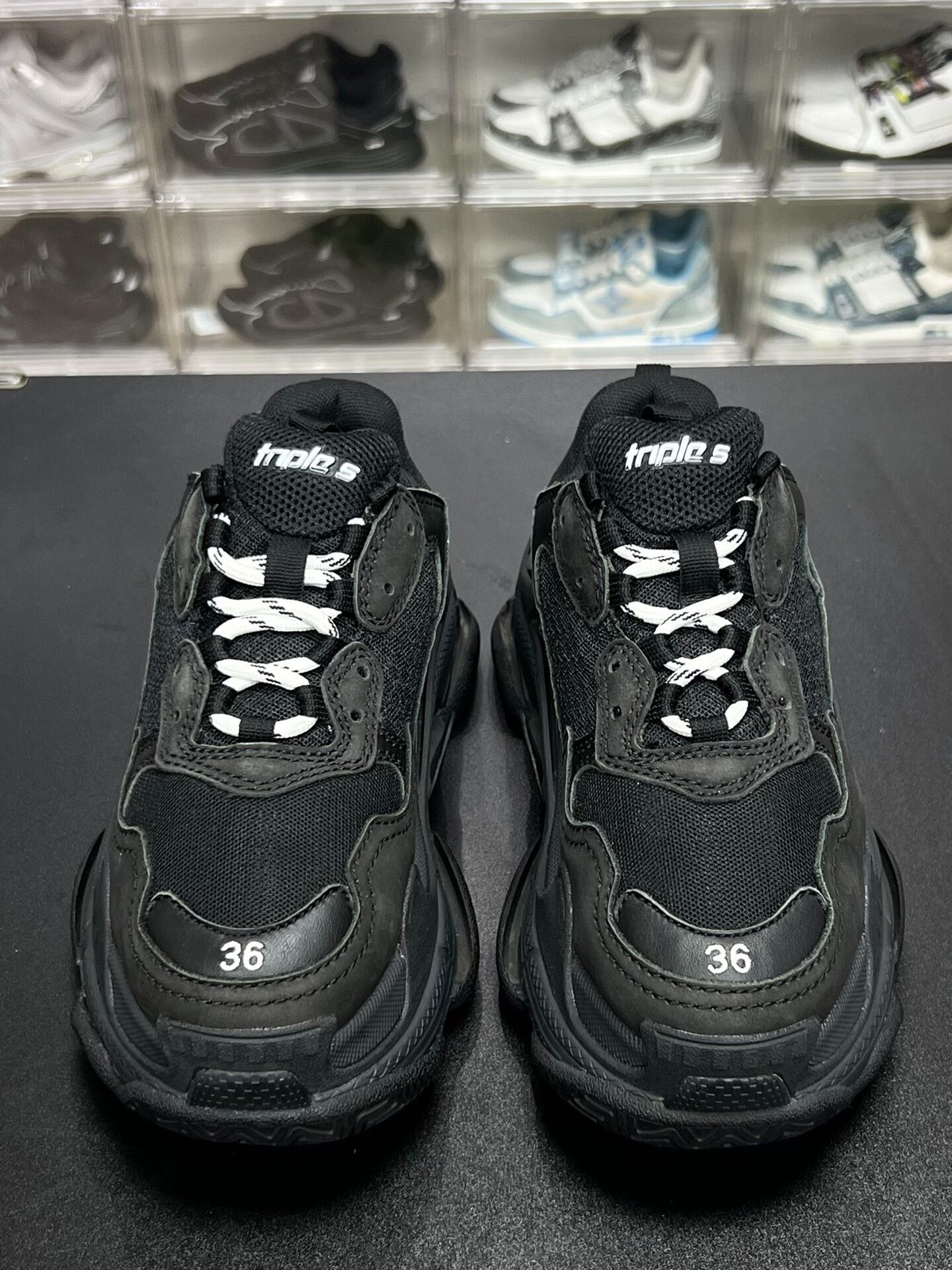 Balenciaga Balenciaga Black Lowtop Sneakers us_6 Women Size US 6 / IT 36 - 2 Thumbnail