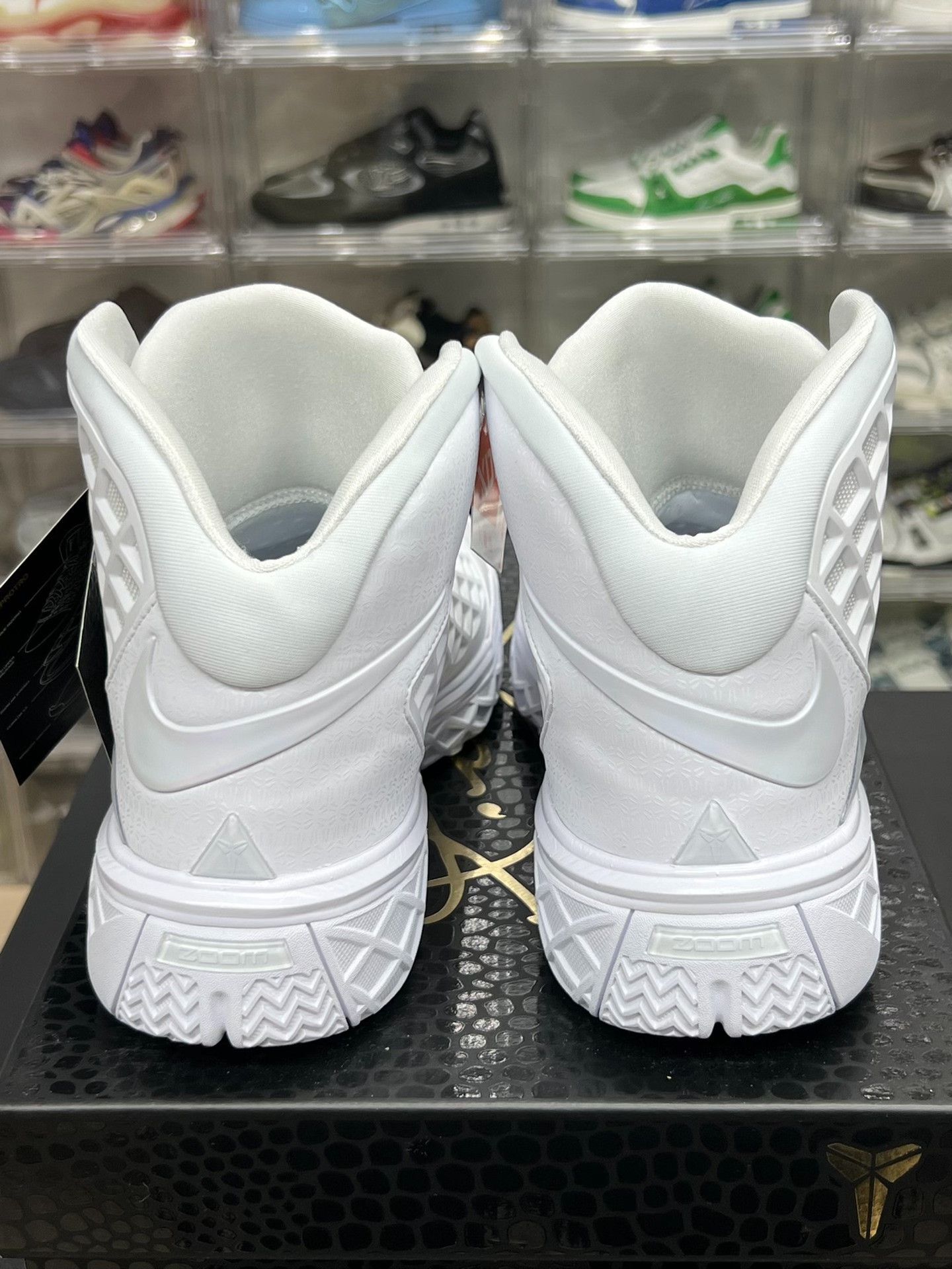 Nike Nike KOBE White Lowtop Sneakers 11 Men Size US 11 / EU 44 - 7 Thumbnail