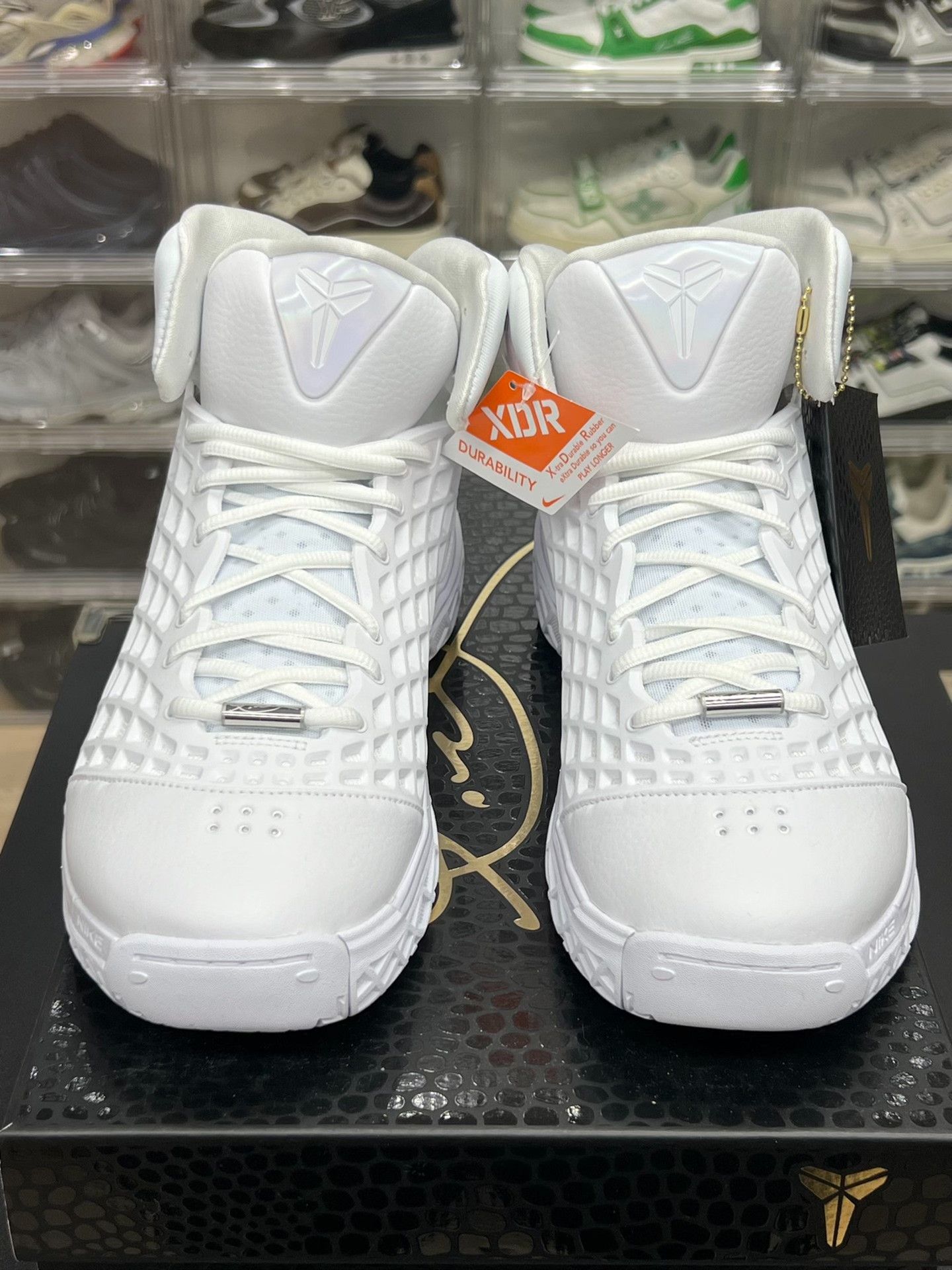 Nike Nike KOBE White Lowtop Sneakers 11 Men Size US 11 / EU 44 - 2 Thumbnail