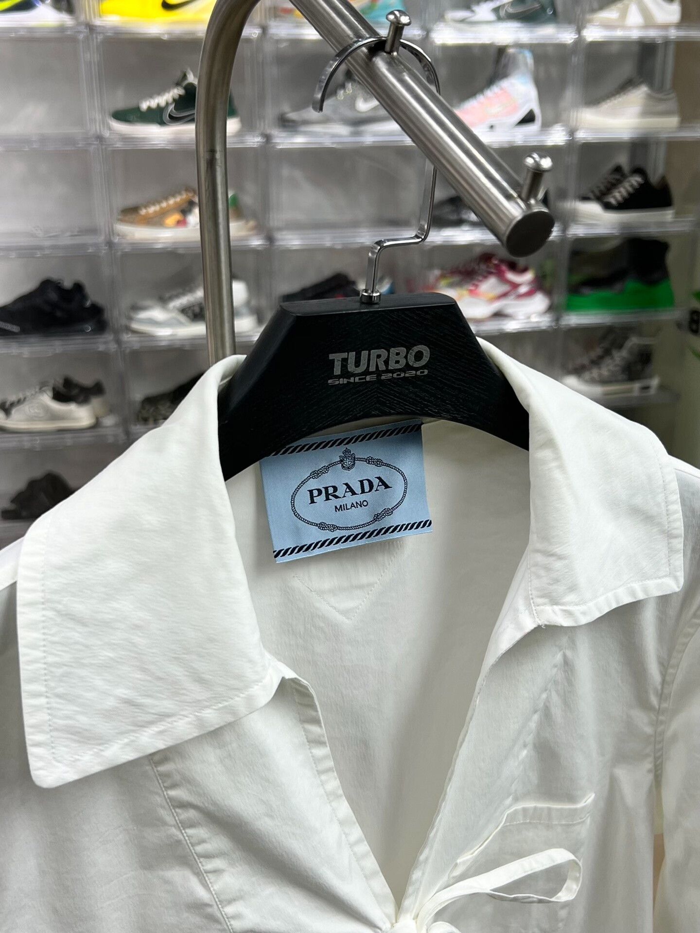 Prada Prada White Button Up it_42 Women Size M / US 6-8 / IT 42-44 - 2 Thumbnail