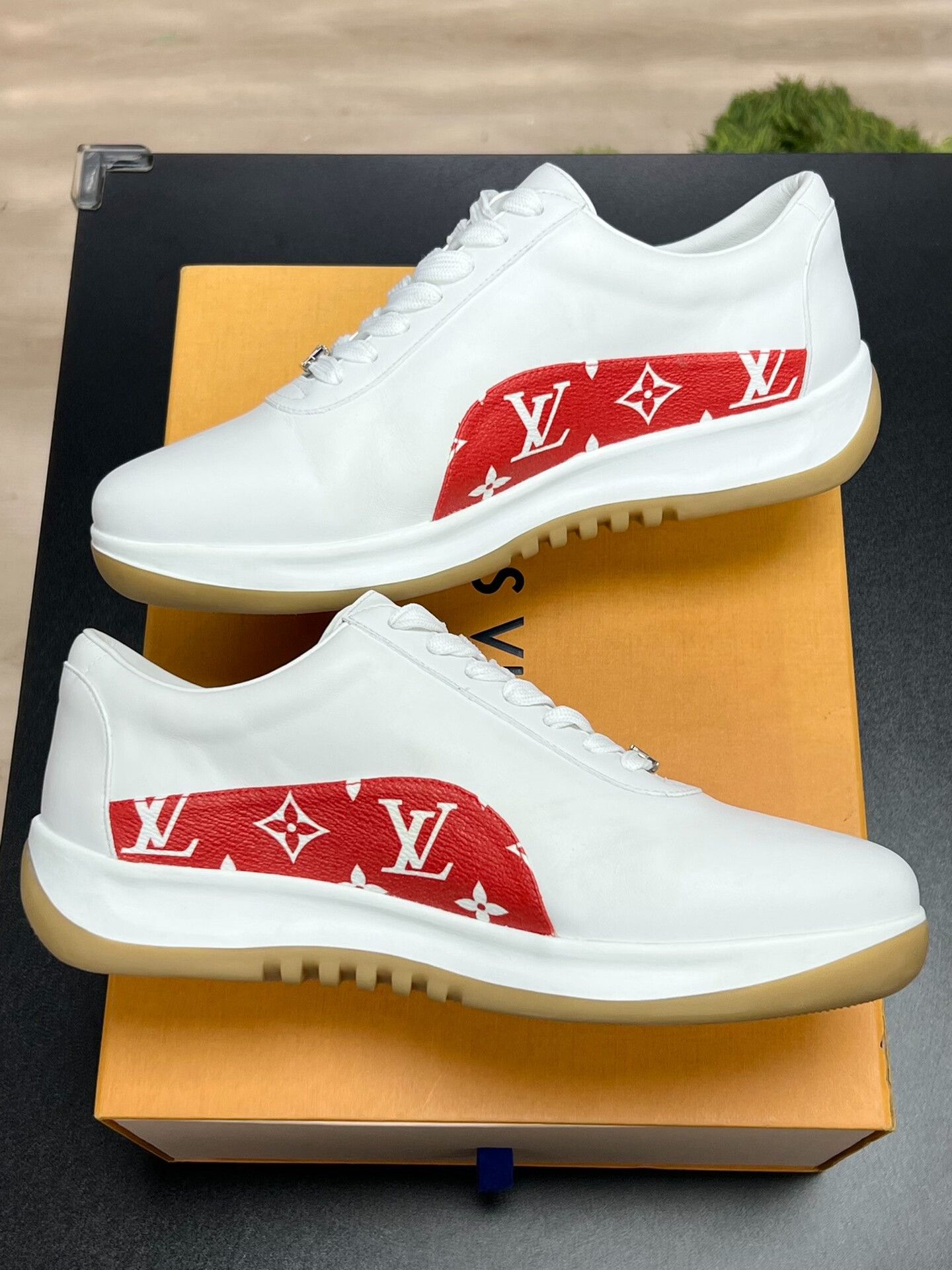 Louis Vuitton Louis Vuitton Lowtop Sneakers 8.5 Men Size US 8.5 / EU 41-42 - 5 Thumbnail