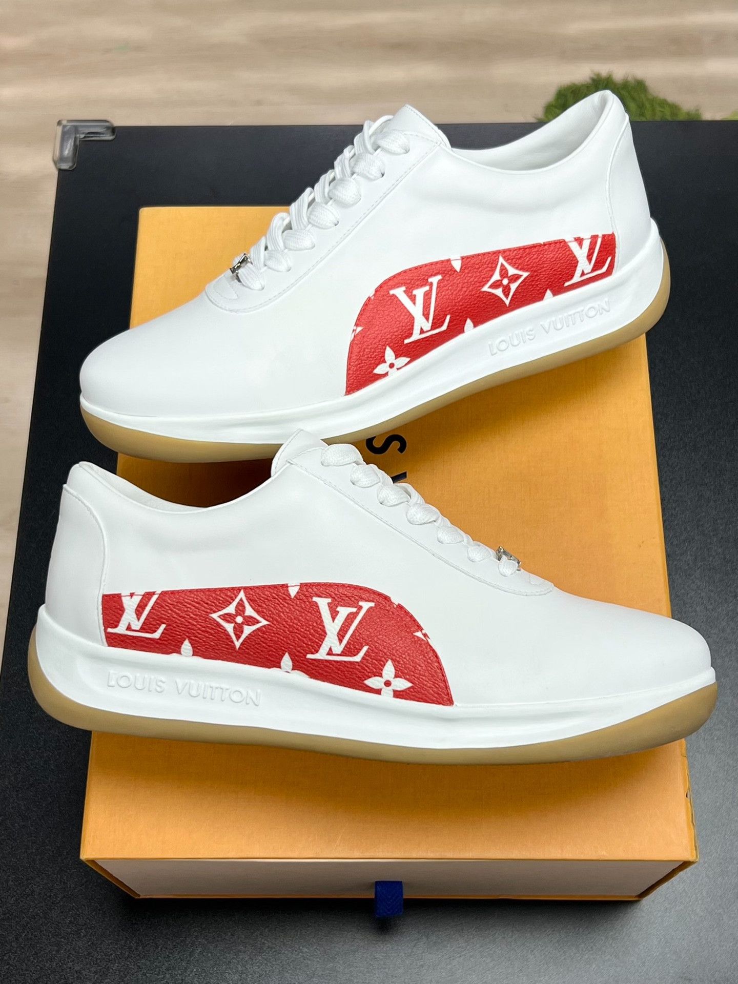 Louis Vuitton Louis Vuitton Lowtop Sneakers 8.5 Men Size US 8.5 / EU 41-42 - 4 Thumbnail