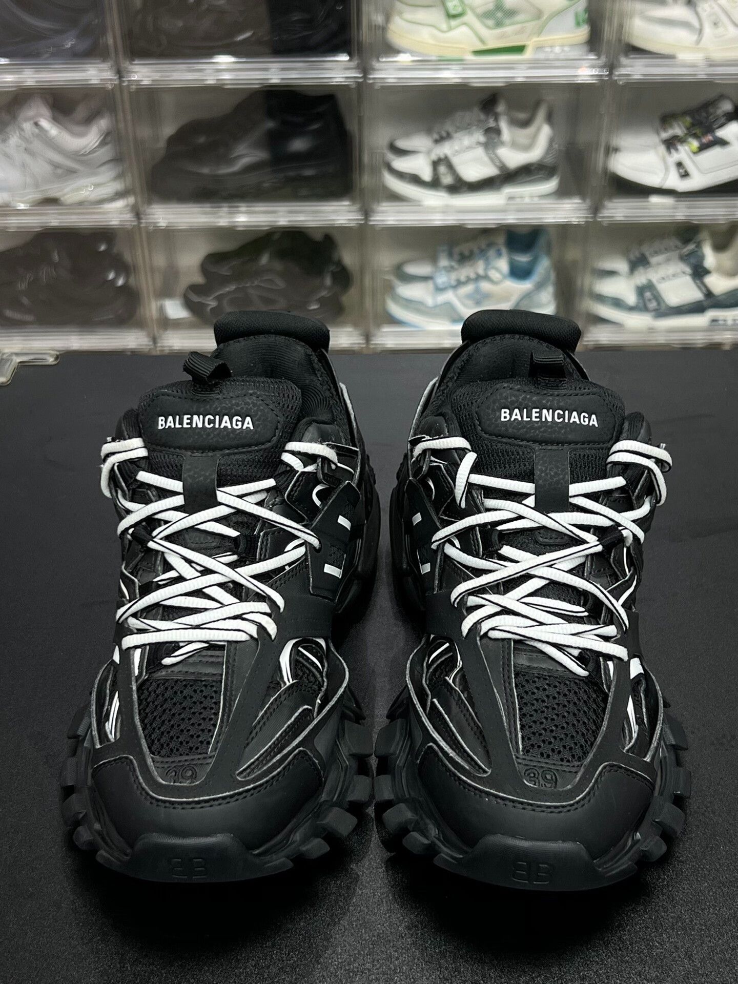 Balenciaga Balenciaga Black Lowtop Sneakers 6 Men Size US 6 / EU 39 - 2 Thumbnail