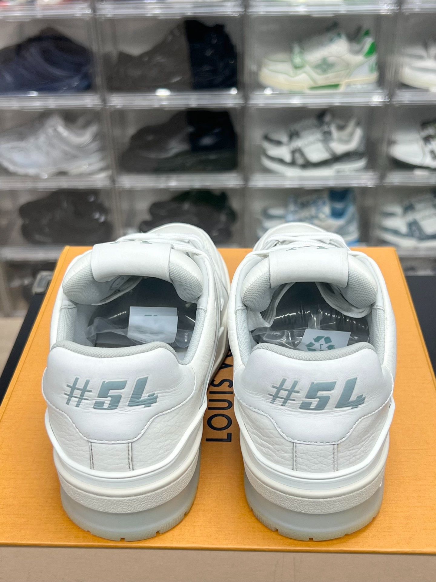 Louis Vuitton Louis Vuitton Training White Lowtop Sneakers us_7 Women Size US 7 / IT 37 - 7 Thumbnail