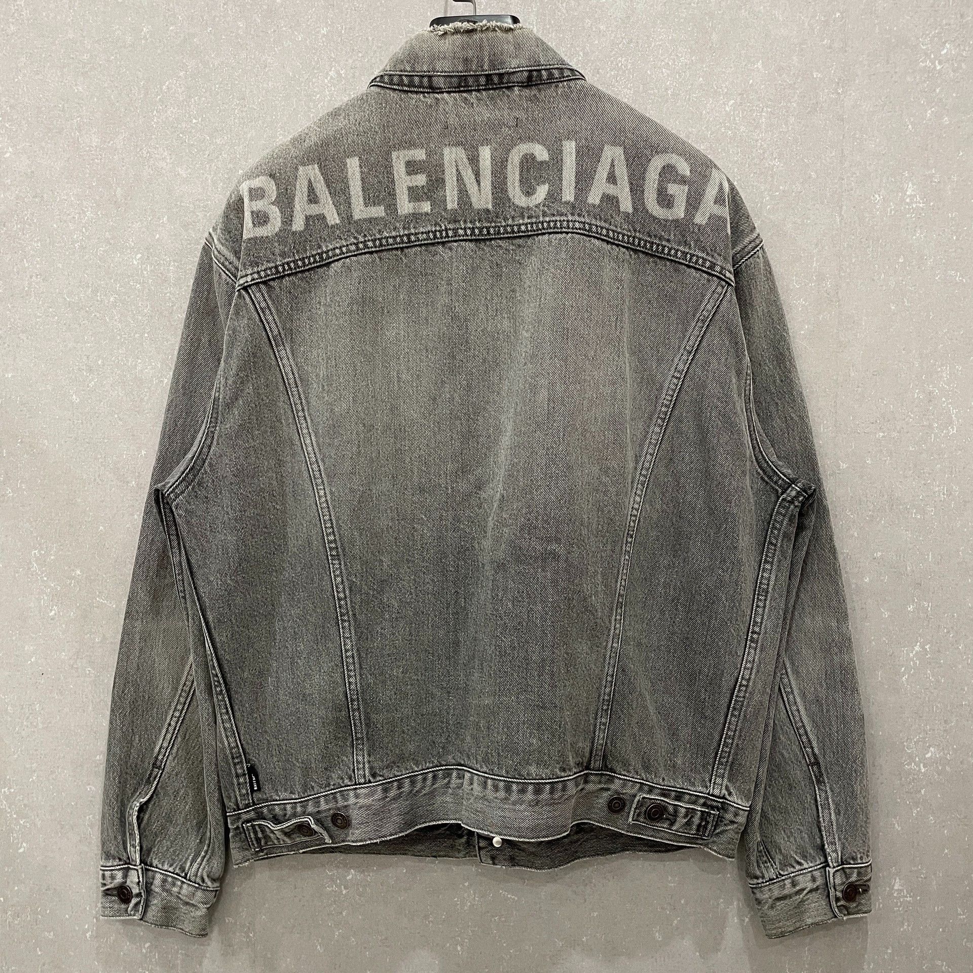 Balenciaga Balenciaga Back Logo Washed Denim Jacket 44 Size US S / EU 44-46 / 1 - 3 Thumbnail