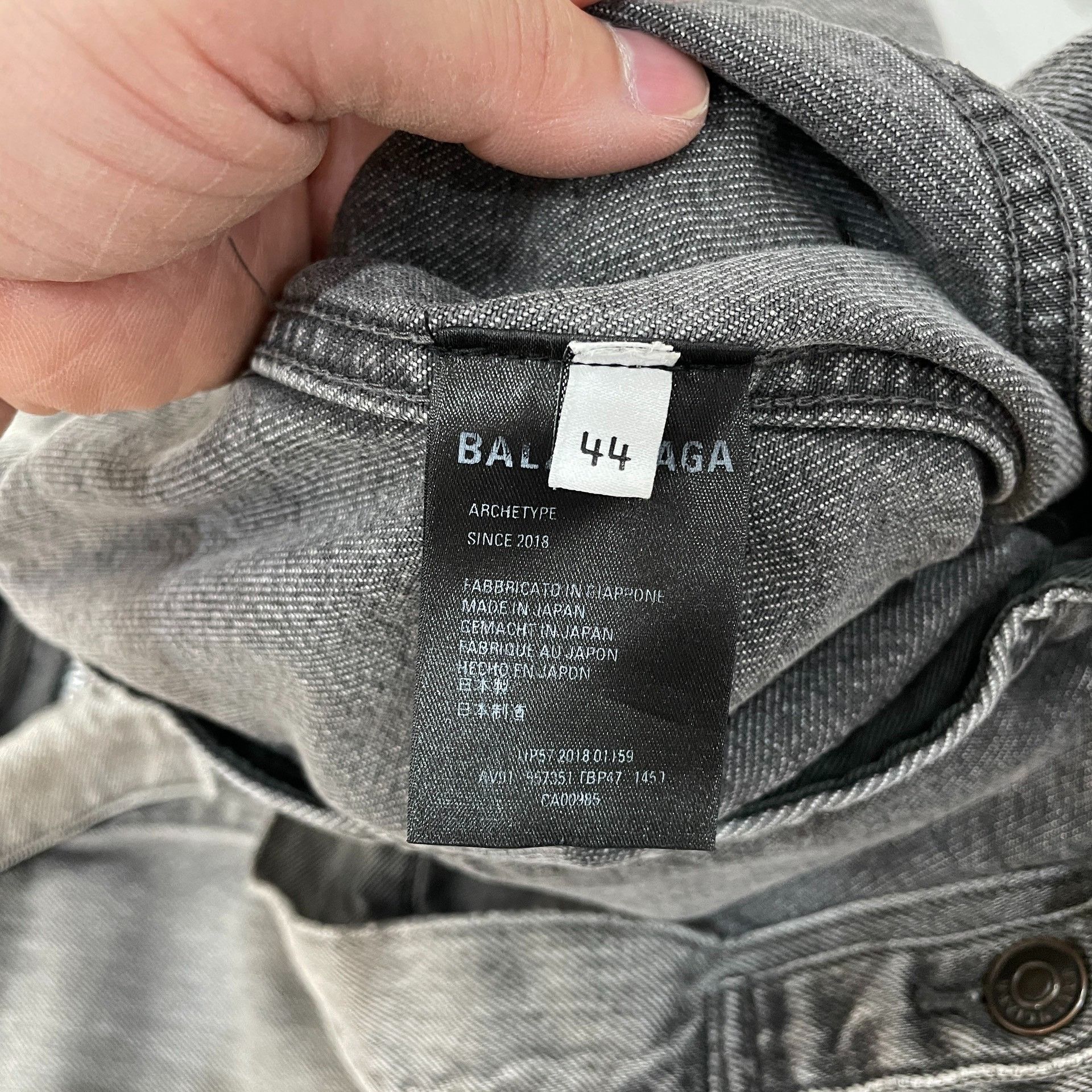 Balenciaga Balenciaga Back Logo Washed Denim Jacket 44 Size US S / EU 44-46 / 1 - 5 Thumbnail