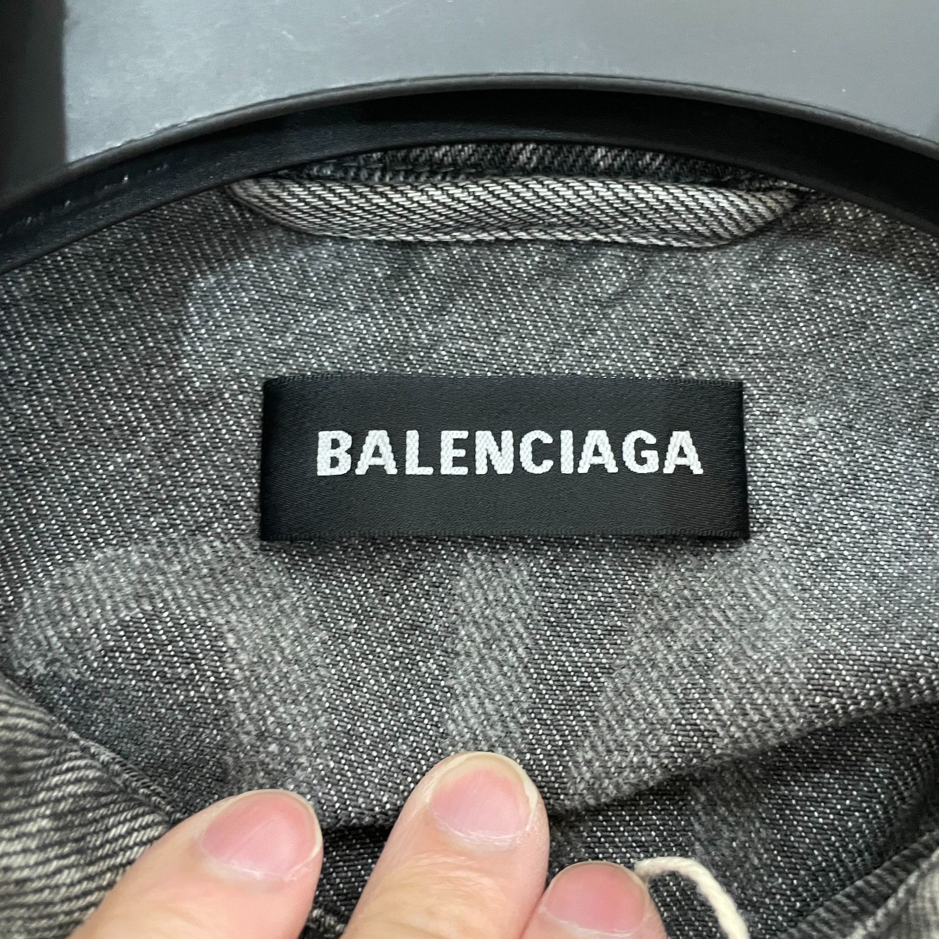 Balenciaga Balenciaga Back Logo Washed Denim Jacket 44 Size US S / EU 44-46 / 1 - 4 Thumbnail