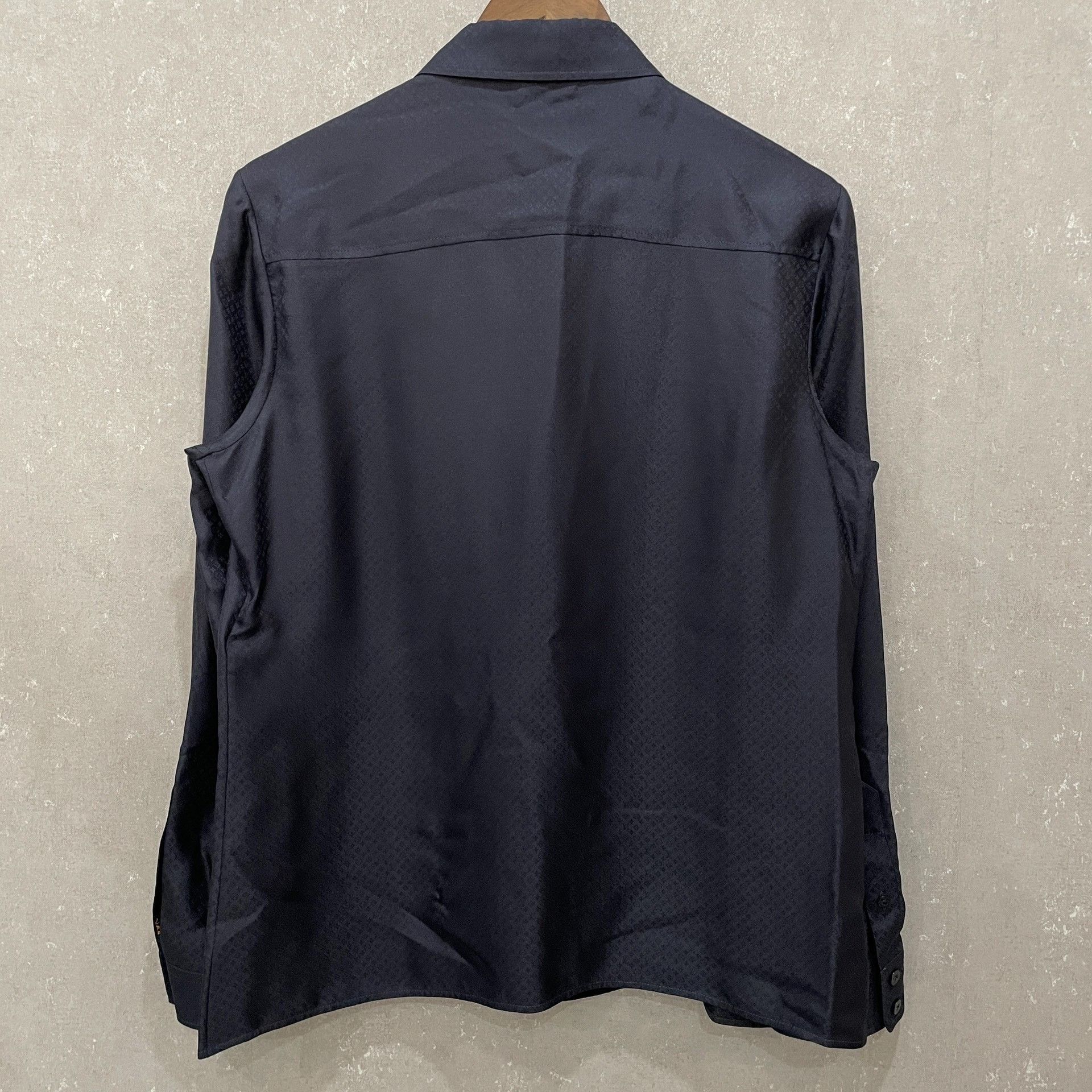 Louis Vuitton Louis Vuitton Silk Monogram Shirt Size 40 Size US M / EU 48-50 / 2 - 3 Thumbnail