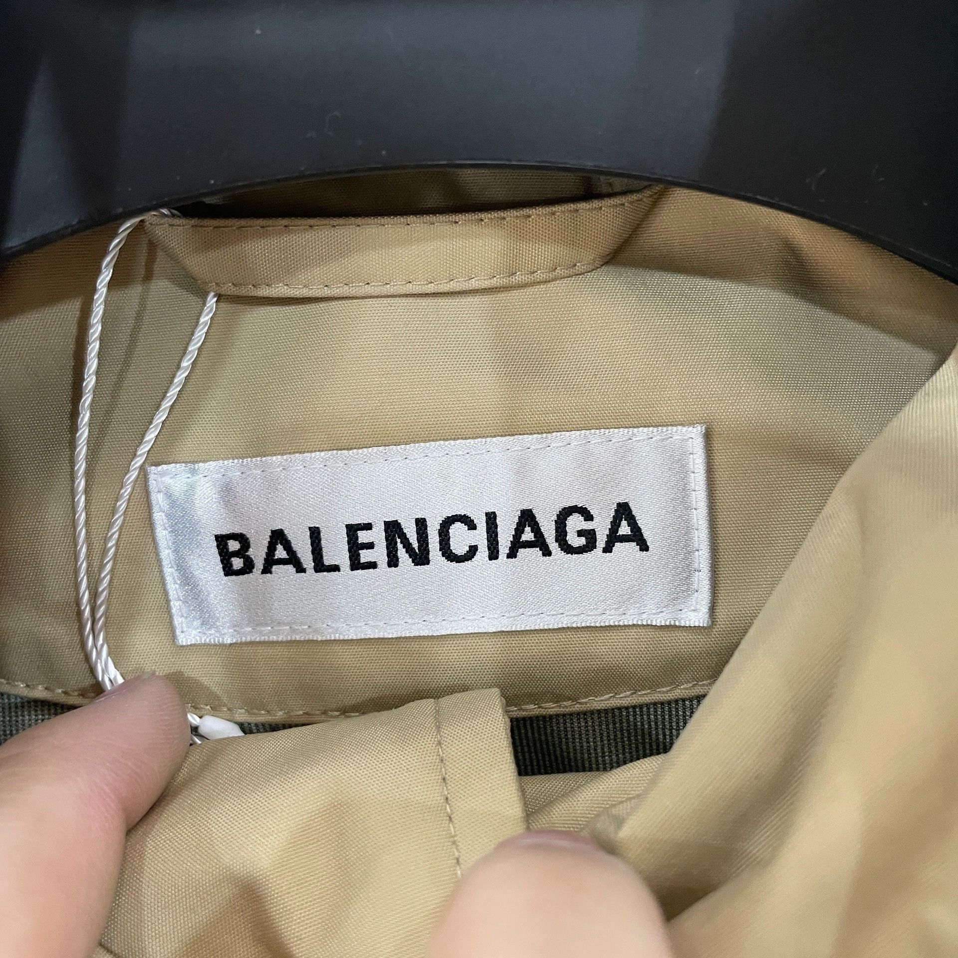 Balenciaga Balenciaga Back Logo Hooded Windbreaker Jacket Size 34 Size XS / US 0-2 / IT 36-38 - 5 Thumbnail