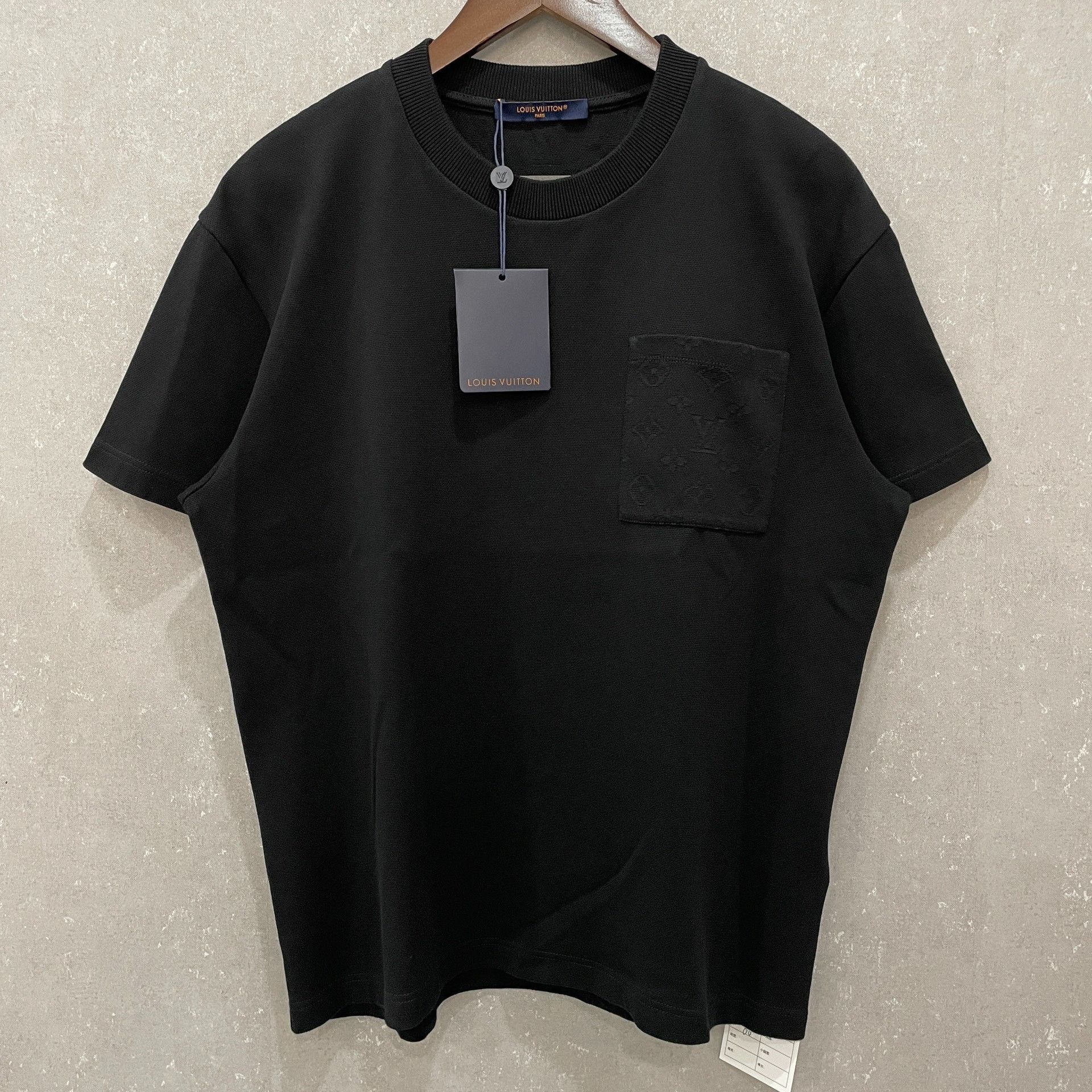 Louis Vuitton Louis Vuitton Monogram Pocket T-Shirt Size M Size US M / EU 48-50 / 2 - 2 Thumbnail