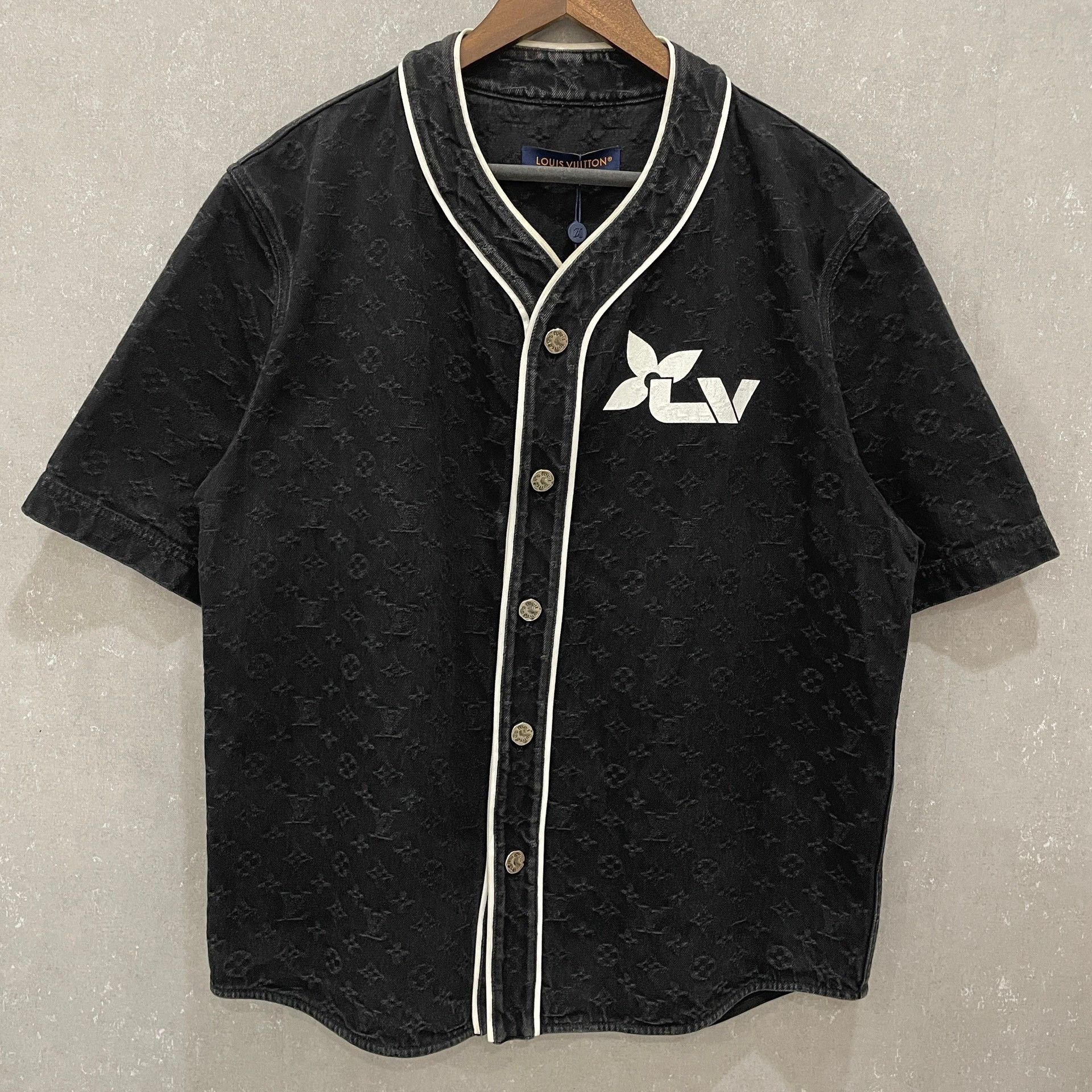 Louis Vuitton Louis Vuitton Monogram Denim Baseball Shirt L Size US L / EU 52-54 / 3 - 2 Thumbnail