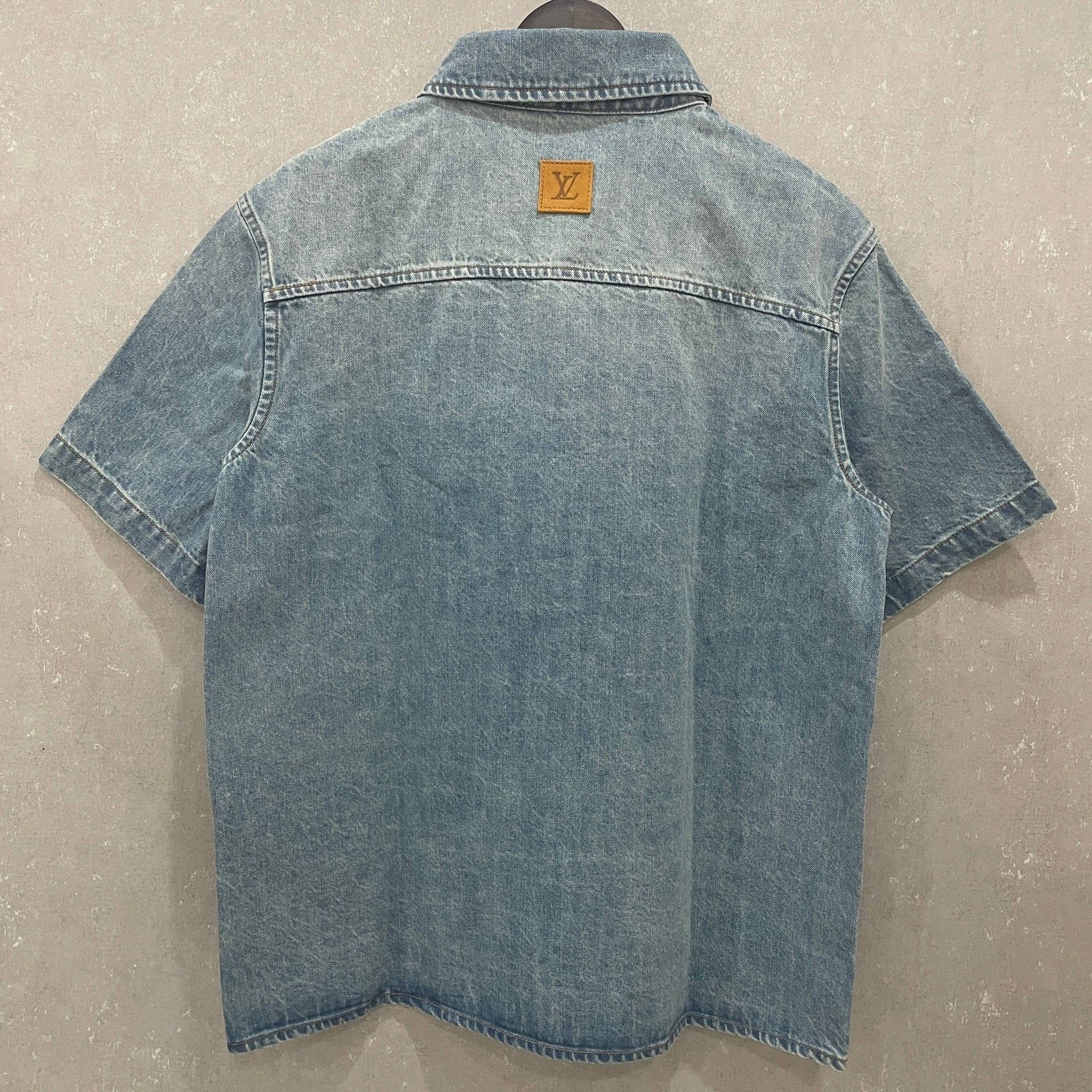 Louis Vuitton Louis Vuitton Denim Pocket Short Sleeve Shirt L Size US L / EU 52-54 / 3 - 4 Thumbnail