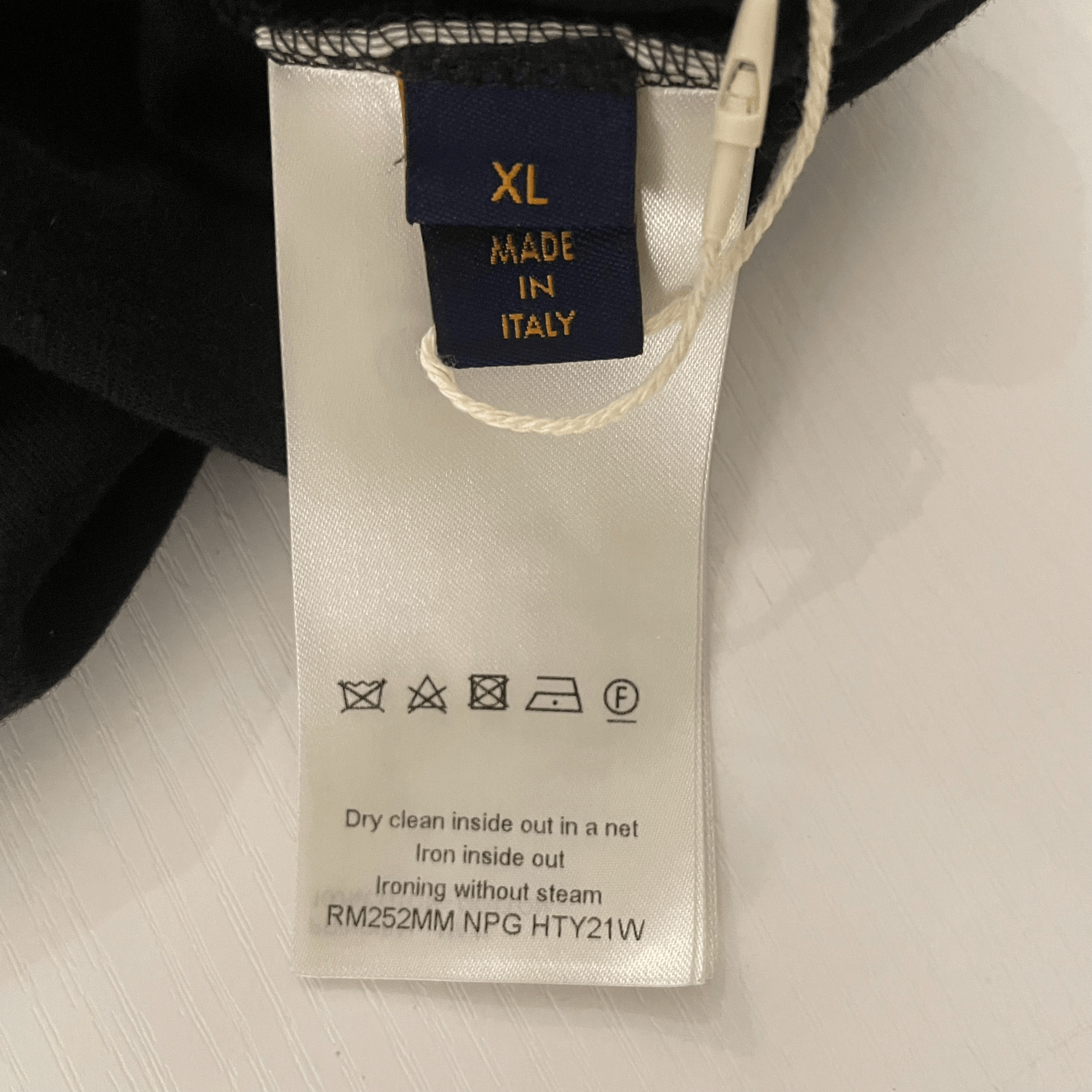 Louis Vuitton Louis Vuitton Raffia Logo T-Shirt XL Size US XL / EU 56 / 4 - 5 Thumbnail
