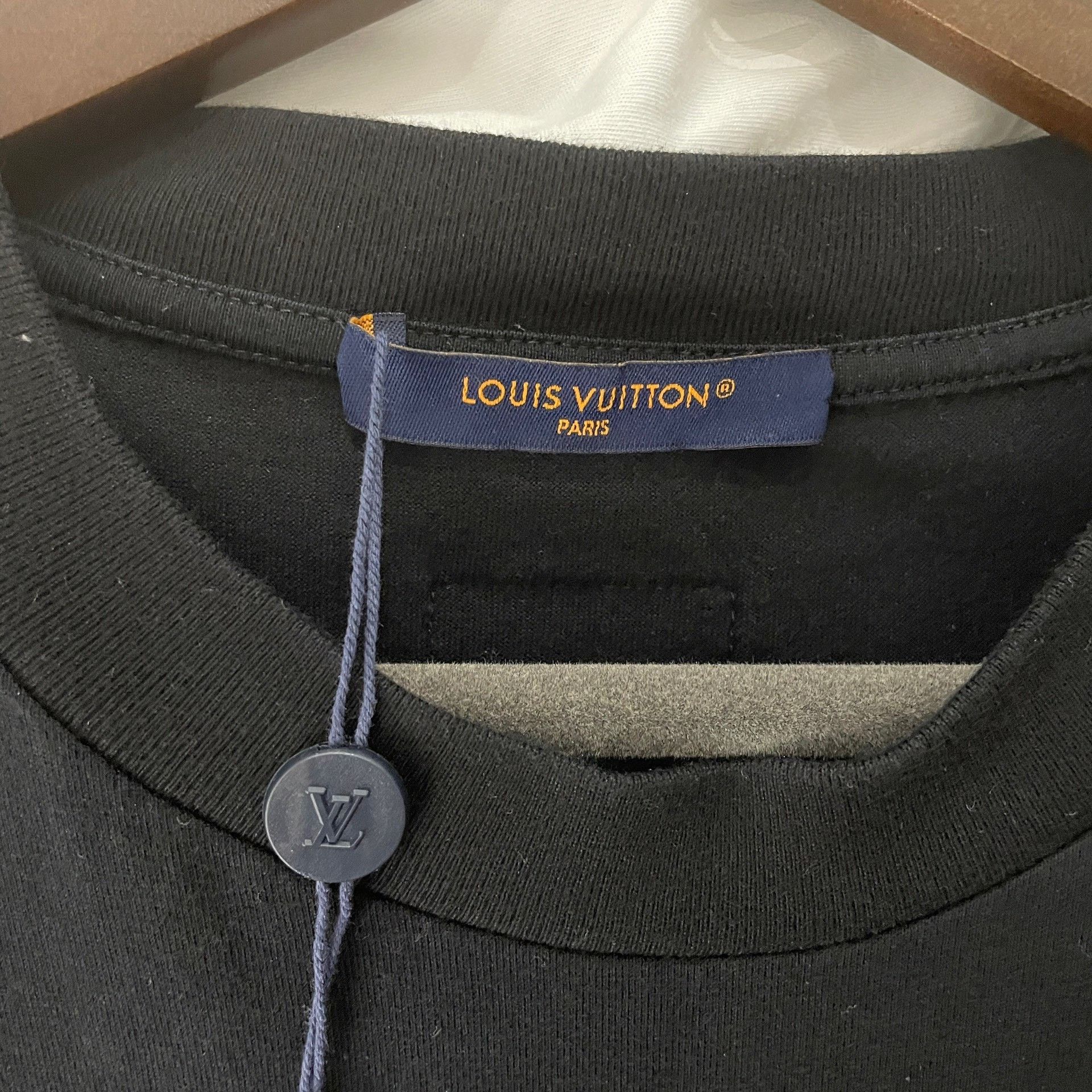 Louis Vuitton Louis Vuitton Raffia Logo T-Shirt XL Size US XL / EU 56 / 4 - 4 Thumbnail