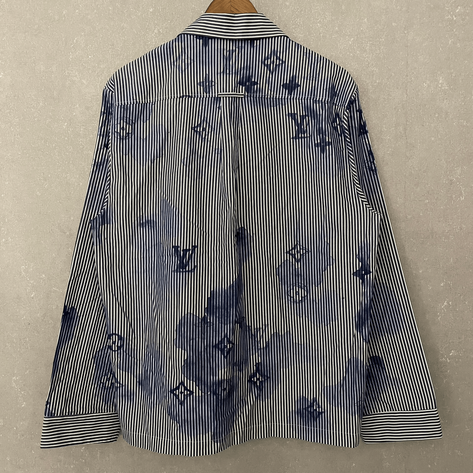 Louis Vuitton Louis Vuitton Monogram Ink Print Striped Shirt M Size US M / EU 48-50 / 2 - 3 Thumbnail