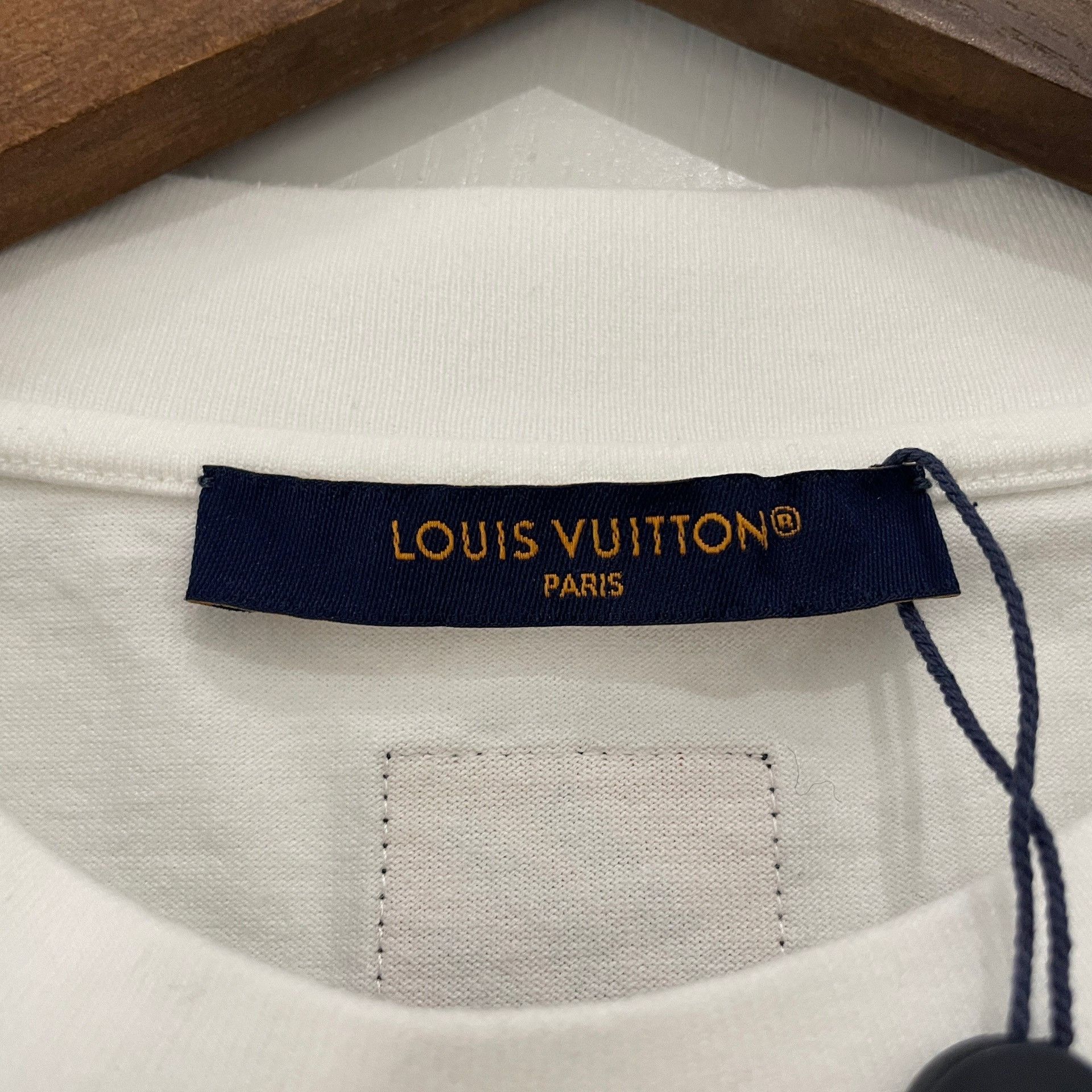 Louis Vuitton Louis Vuitton Script Embroidery T-Shirt Size M Size US M / EU 48-50 / 2 - 4 Thumbnail