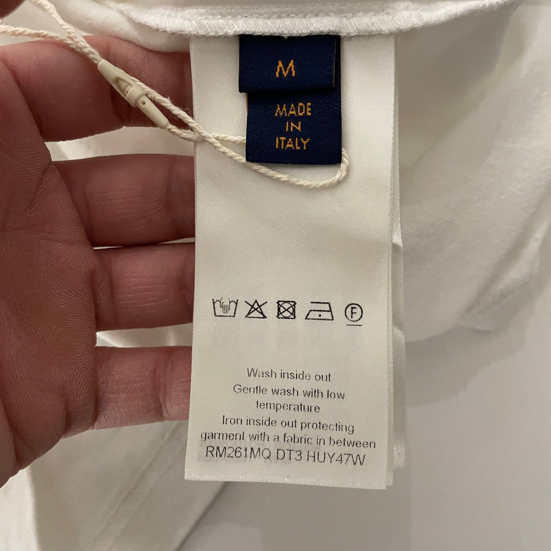 Louis Vuitton Louis Vuitton Script Embroidery T-Shirt Size M Size US M / EU 48-50 / 2 - 5 Thumbnail