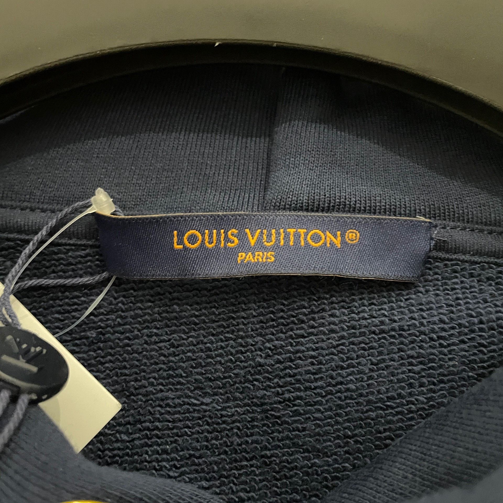 Louis Vuitton Louis Vuitton Logo Embroidered Hoodie XL Size US XL / EU 56 / 4 - 4 Thumbnail