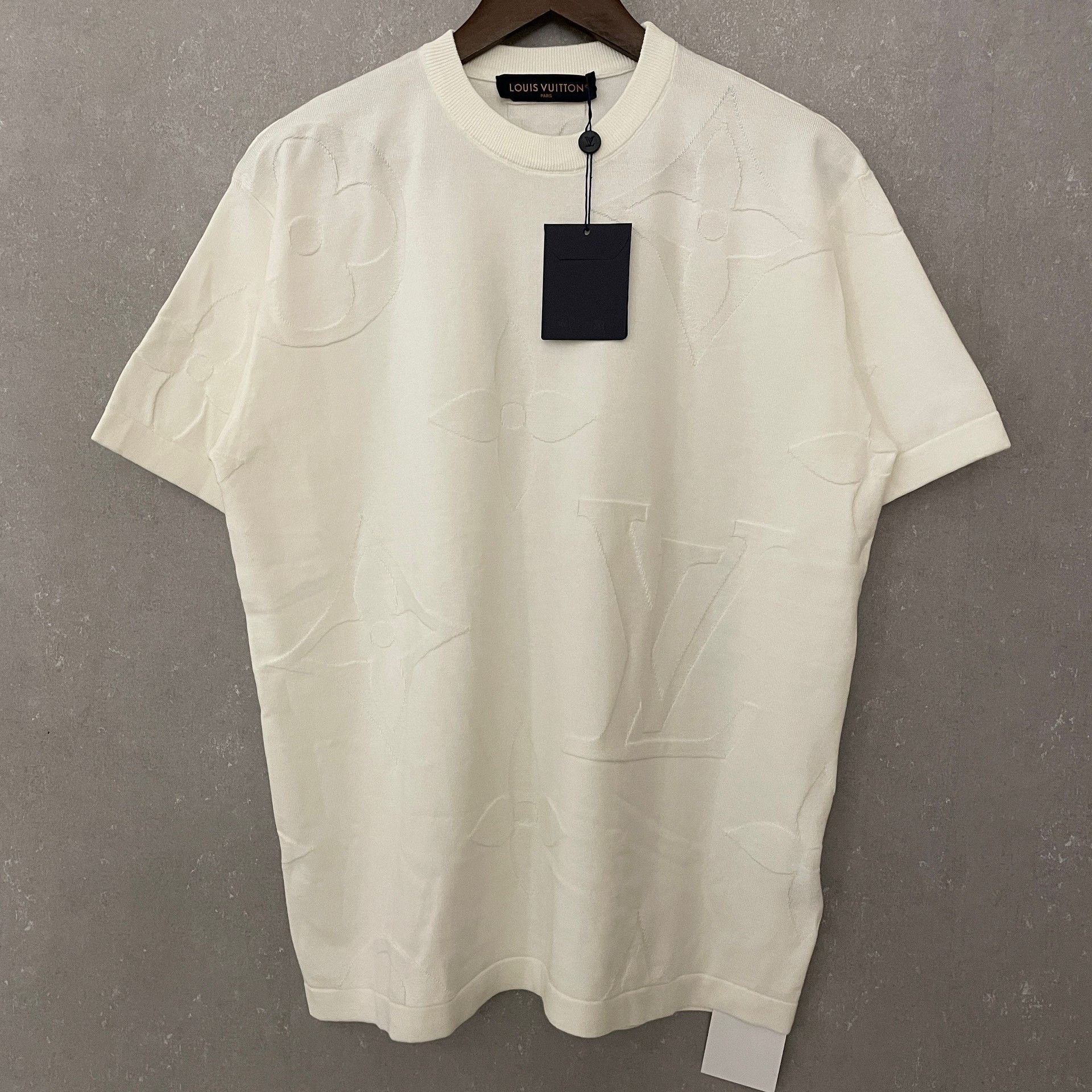 Louis Vuitton Louis Vuitton Embossed Monogram Knit T-Shirt XL Size US XL / EU 56 / 4 - 2 Thumbnail