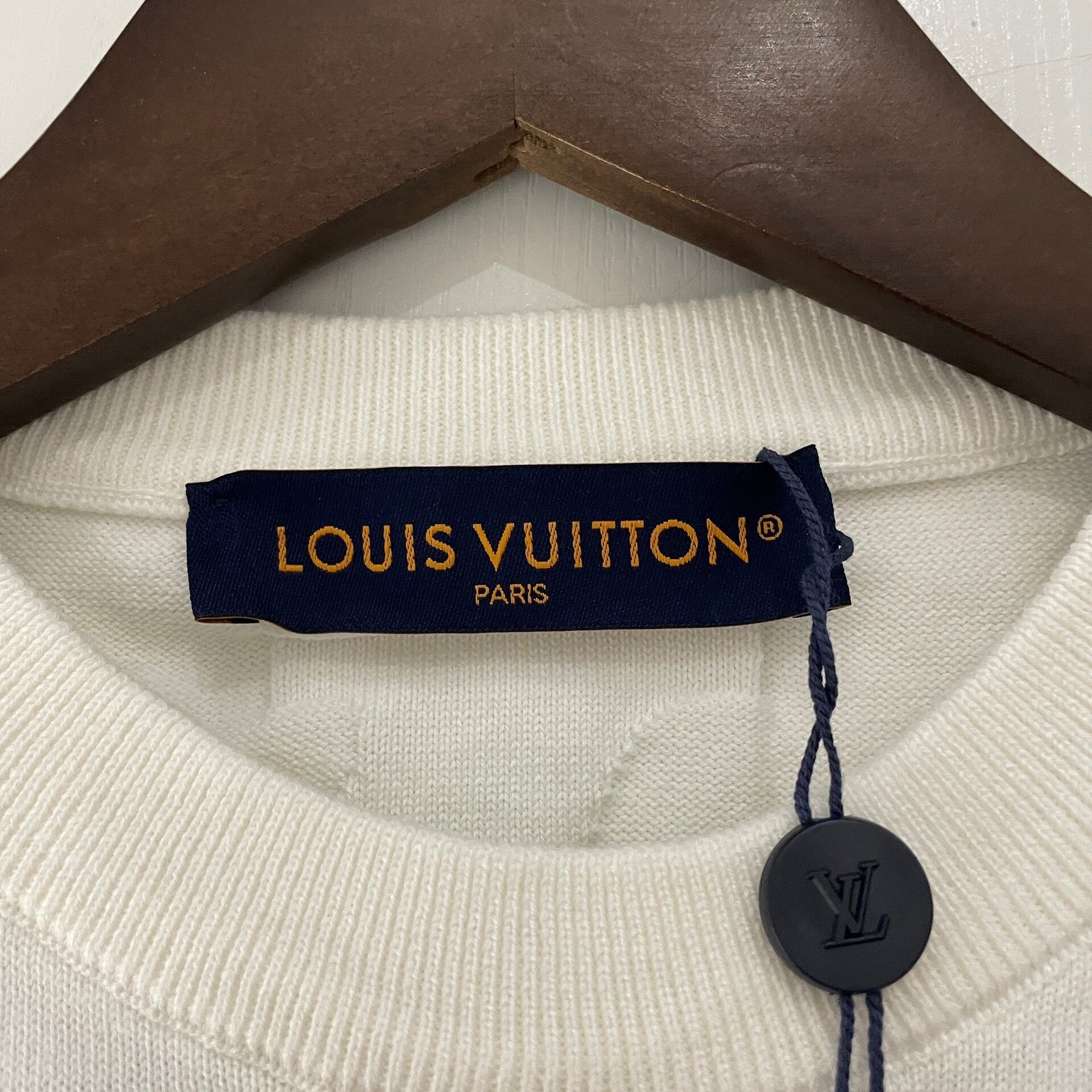 Louis Vuitton Louis Vuitton Embossed Monogram Knit T-Shirt XL Size US XL / EU 56 / 4 - 4 Thumbnail