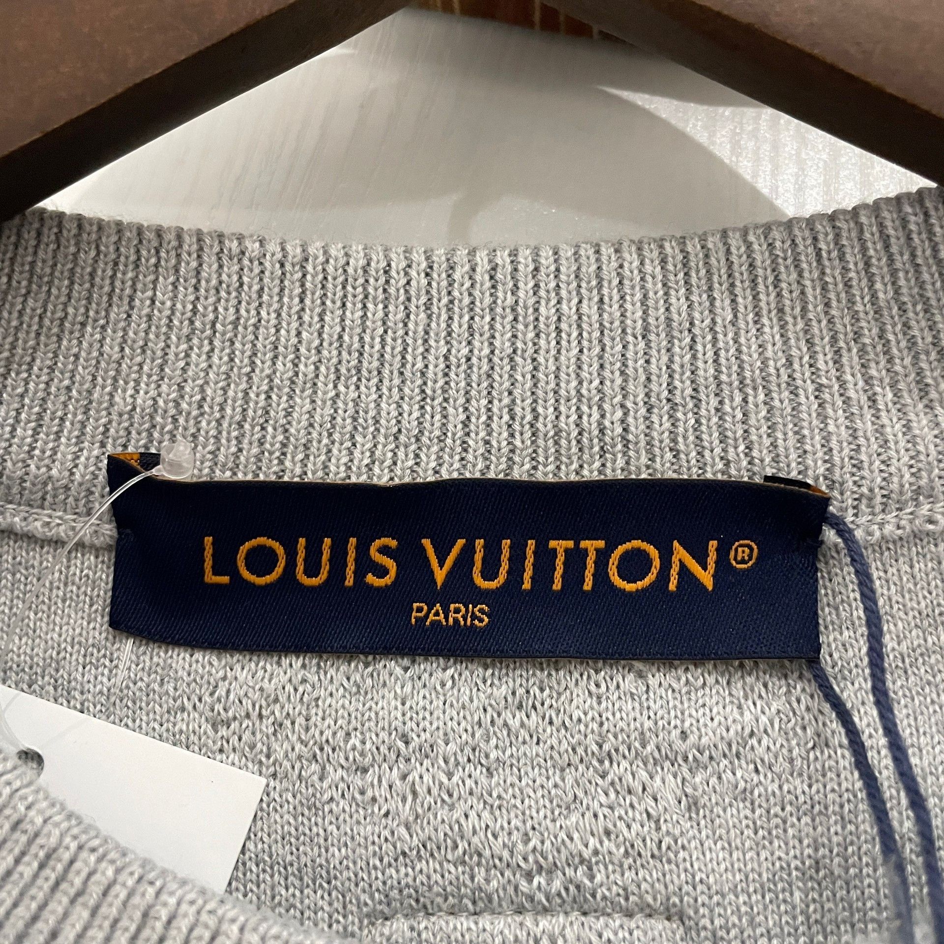 Louis Vuitton Louis Vuitton Monogram Embossed Knit Sweater Size M Size US M / EU 48-50 / 2 - 4 Thumbnail