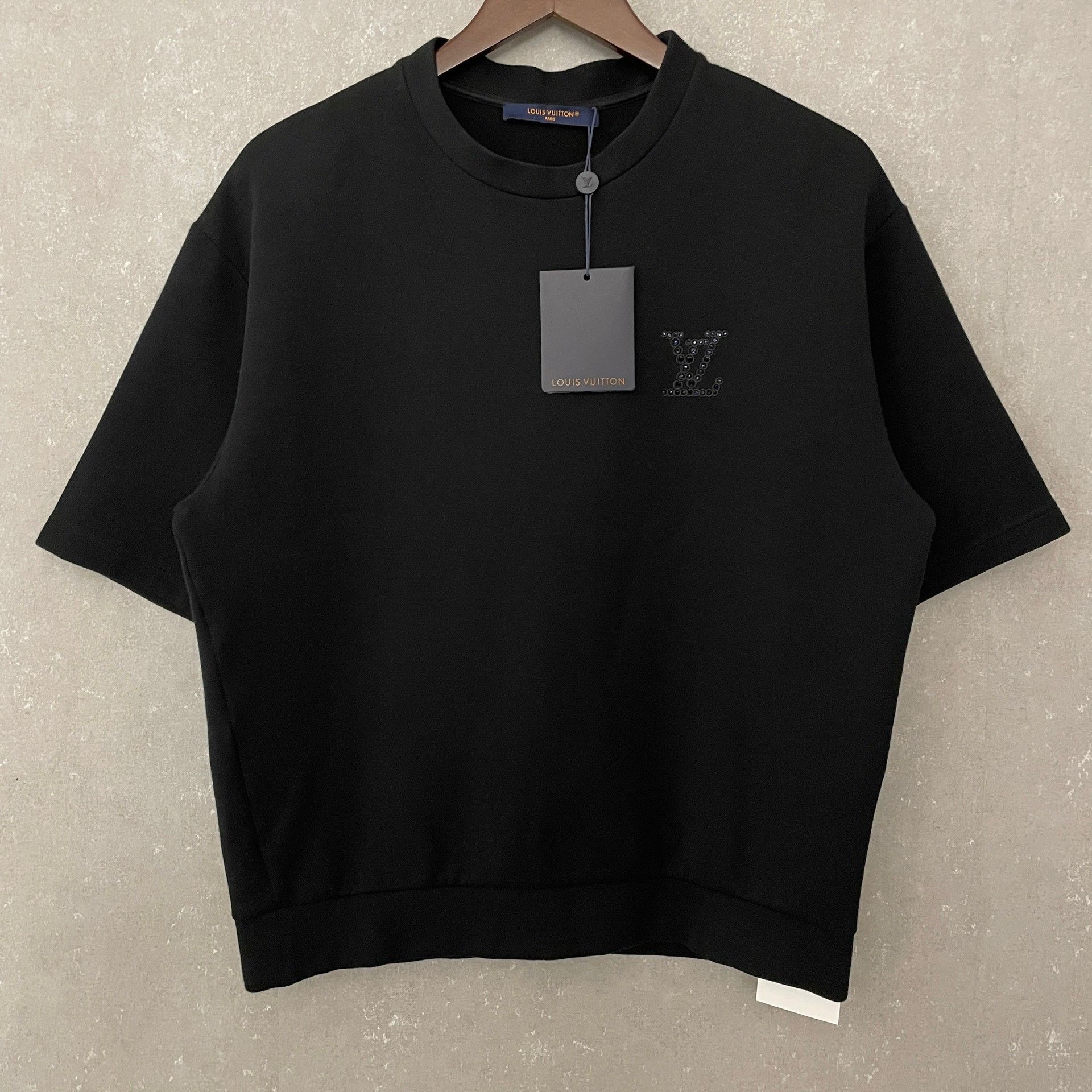 Louis Vuitton Louis Vuitton Studded Logo T-Shirt Size S Size US S / EU 44-46 / 1 - 2 Thumbnail