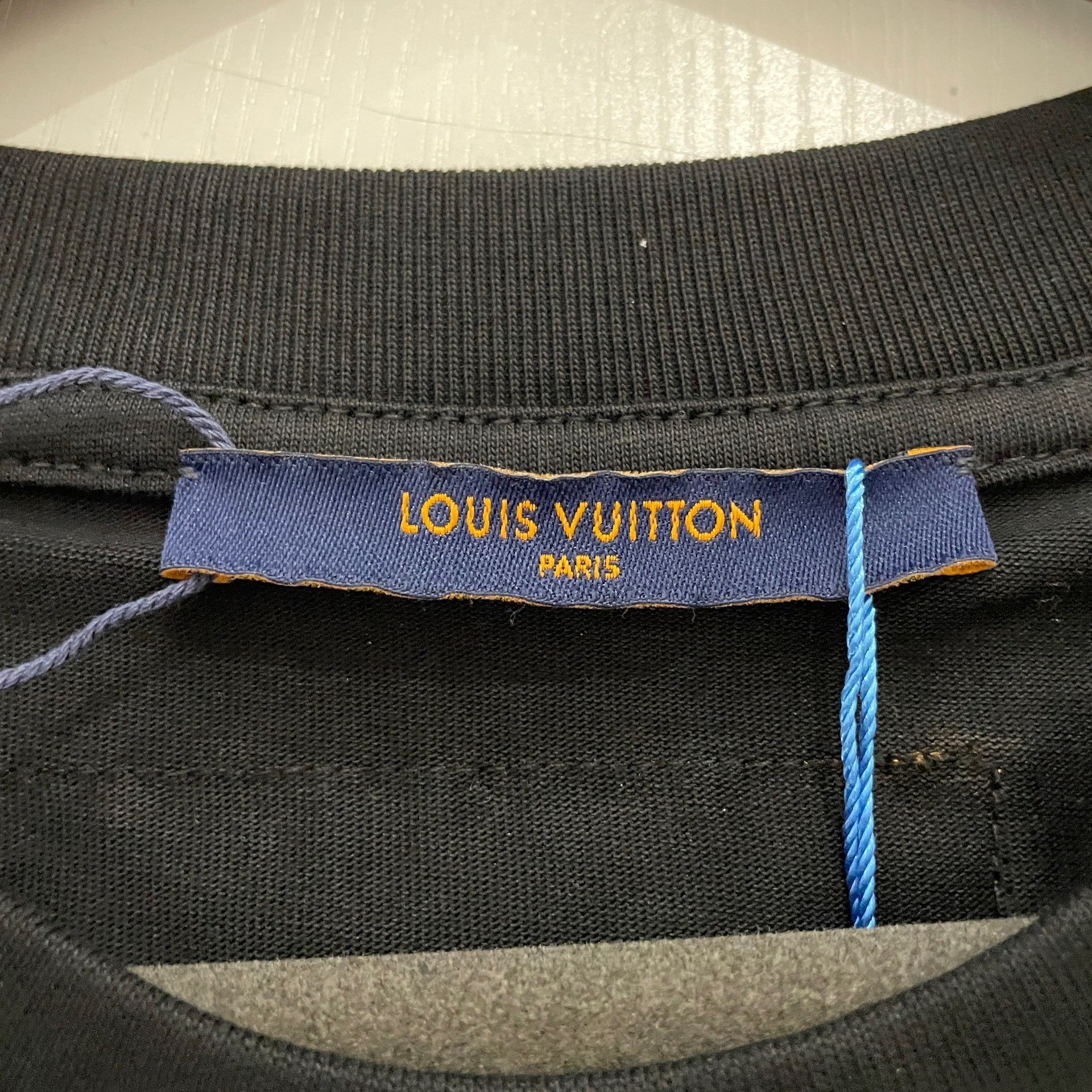 Louis Vuitton Louis Vuitton Logo Patch T-Shirt Size M Size US M / EU 48-50 / 2 - 4 Thumbnail