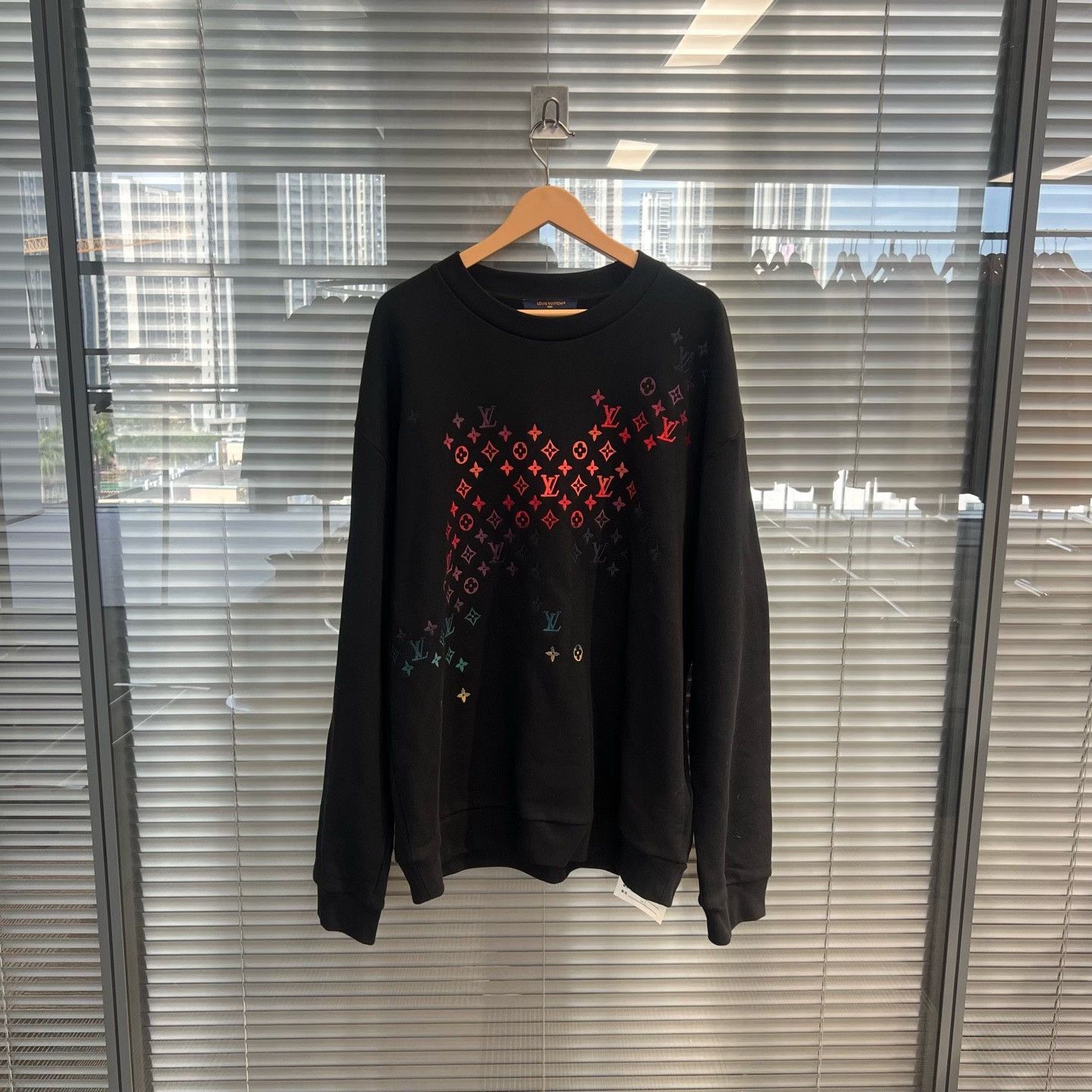 Louis Vuitton Louis Vuitton Rainbow Monogram Sweatshirt 4XL Size US XXL / EU 58 / 5 - 2 Thumbnail