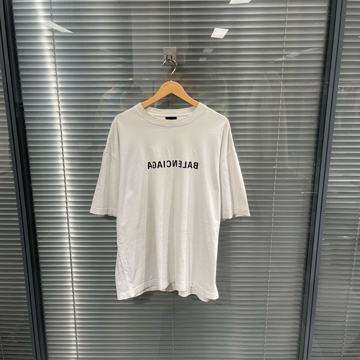 Balenciaga Balenciaga Mirrored Logo T-Shirt M Size US M / EU 48-50 / 2 - 2 Thumbnail