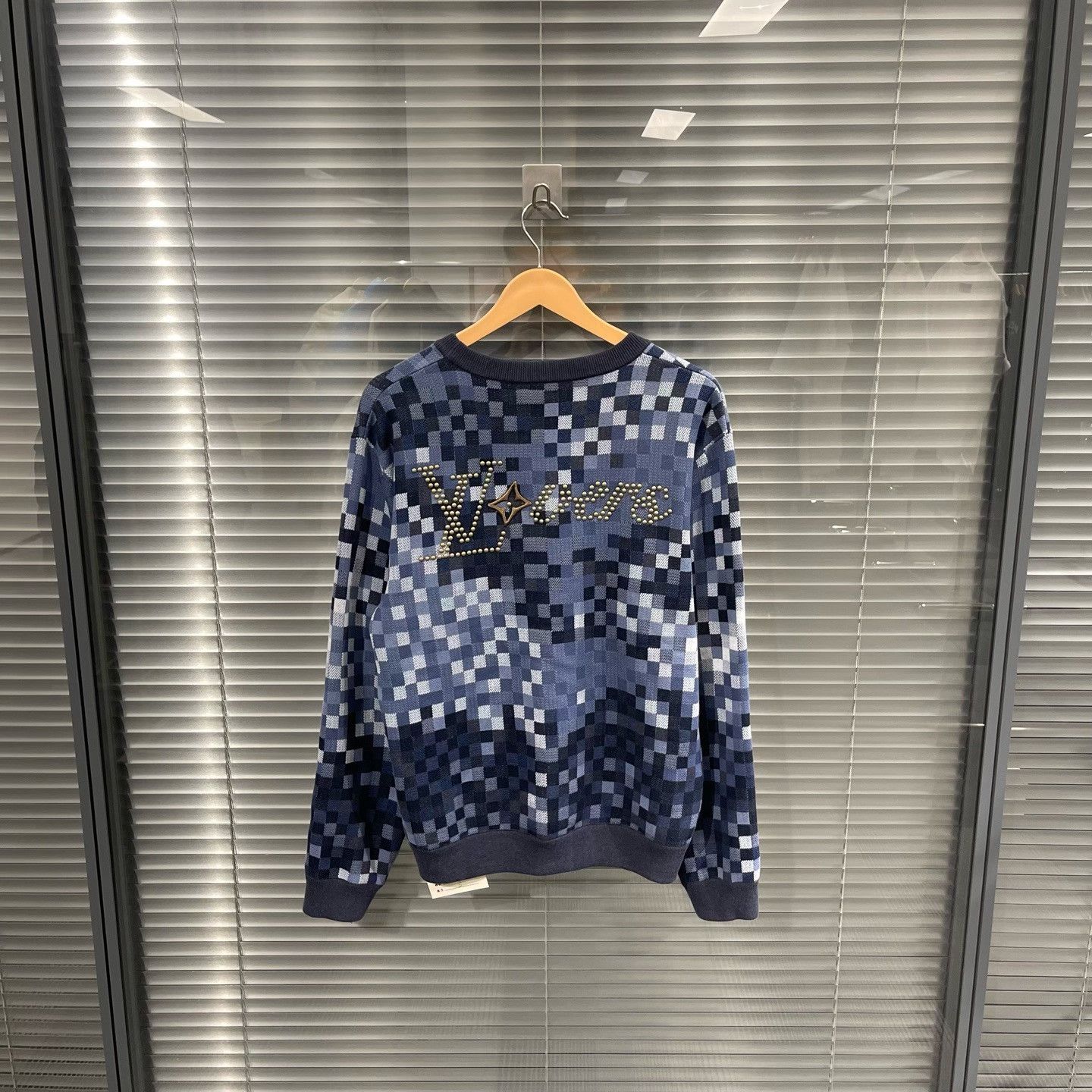 Louis Vuitton Louis Vuitton Damier Pattern Embroidered Sweatshirt S Size US S / EU 44-46 / 1 - 2 Thumbnail